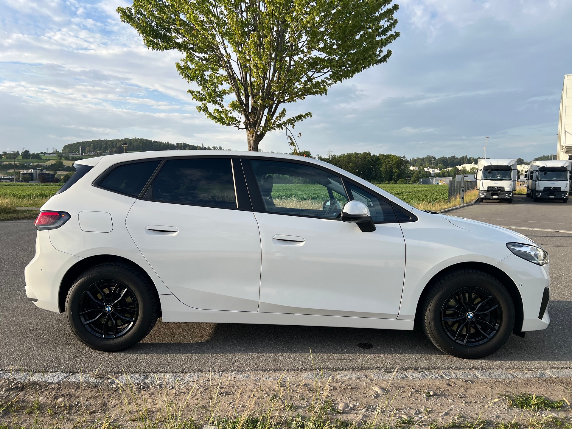 BMW 218d Active Tourer DKG- 360°-Kamera-image-14