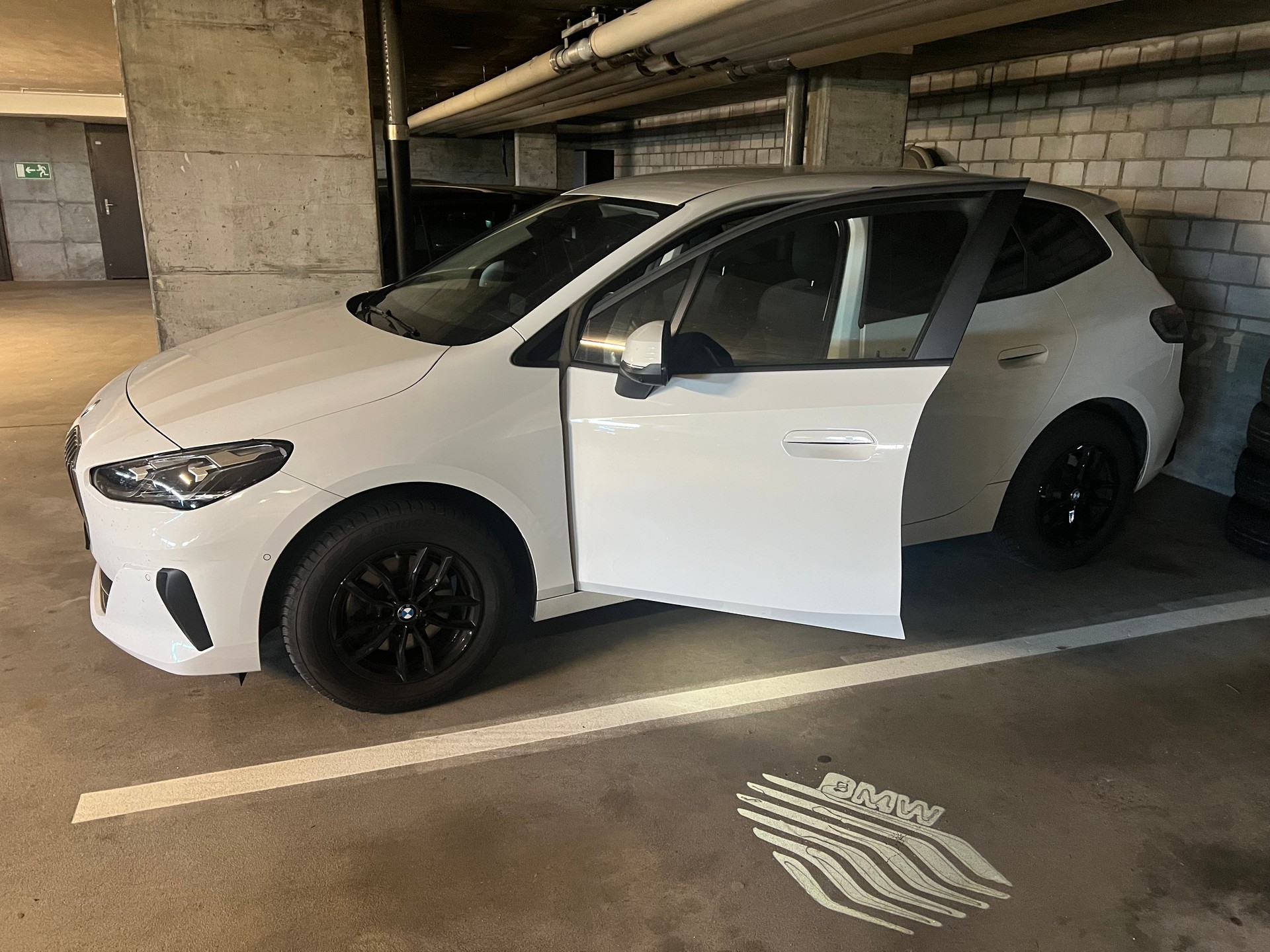 BMW 218d Active Tourer DKG- 360°-Kamera-image-12