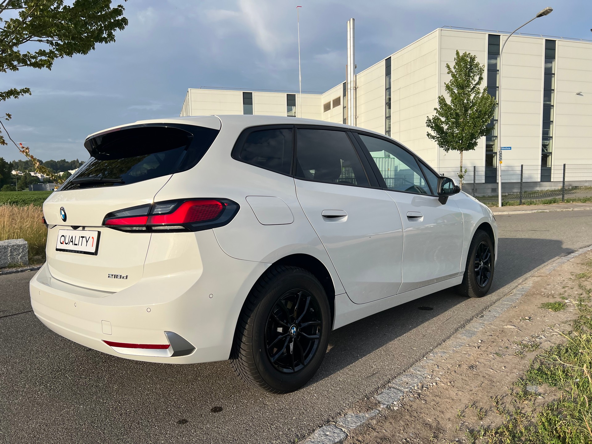 BMW 218d Active Tourer DKG- 360°-Kamera-image-15