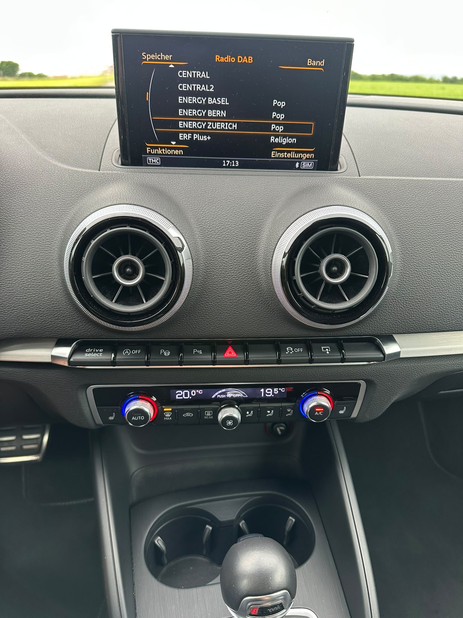 AUDI S3 Sportback 2.0 TFSI quattro S-tronic-image-16