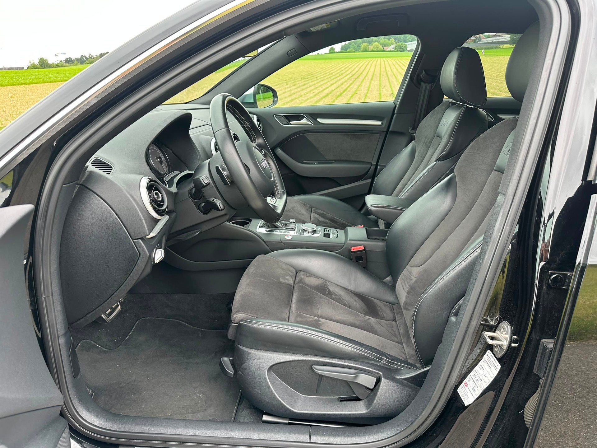AUDI S3 Sportback 2.0 TFSI quattro S-tronic-image-11