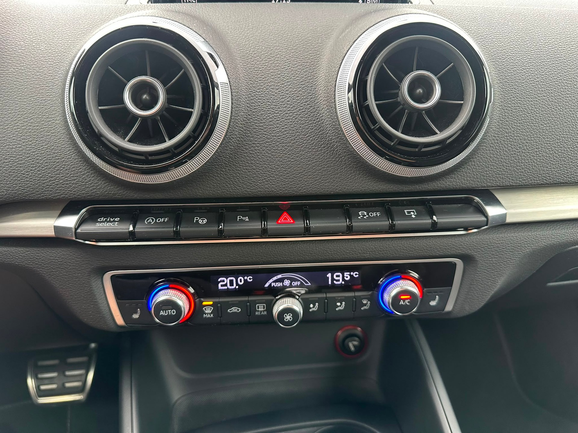 AUDI S3 Sportback 2.0 TFSI quattro S-tronic-image-17
