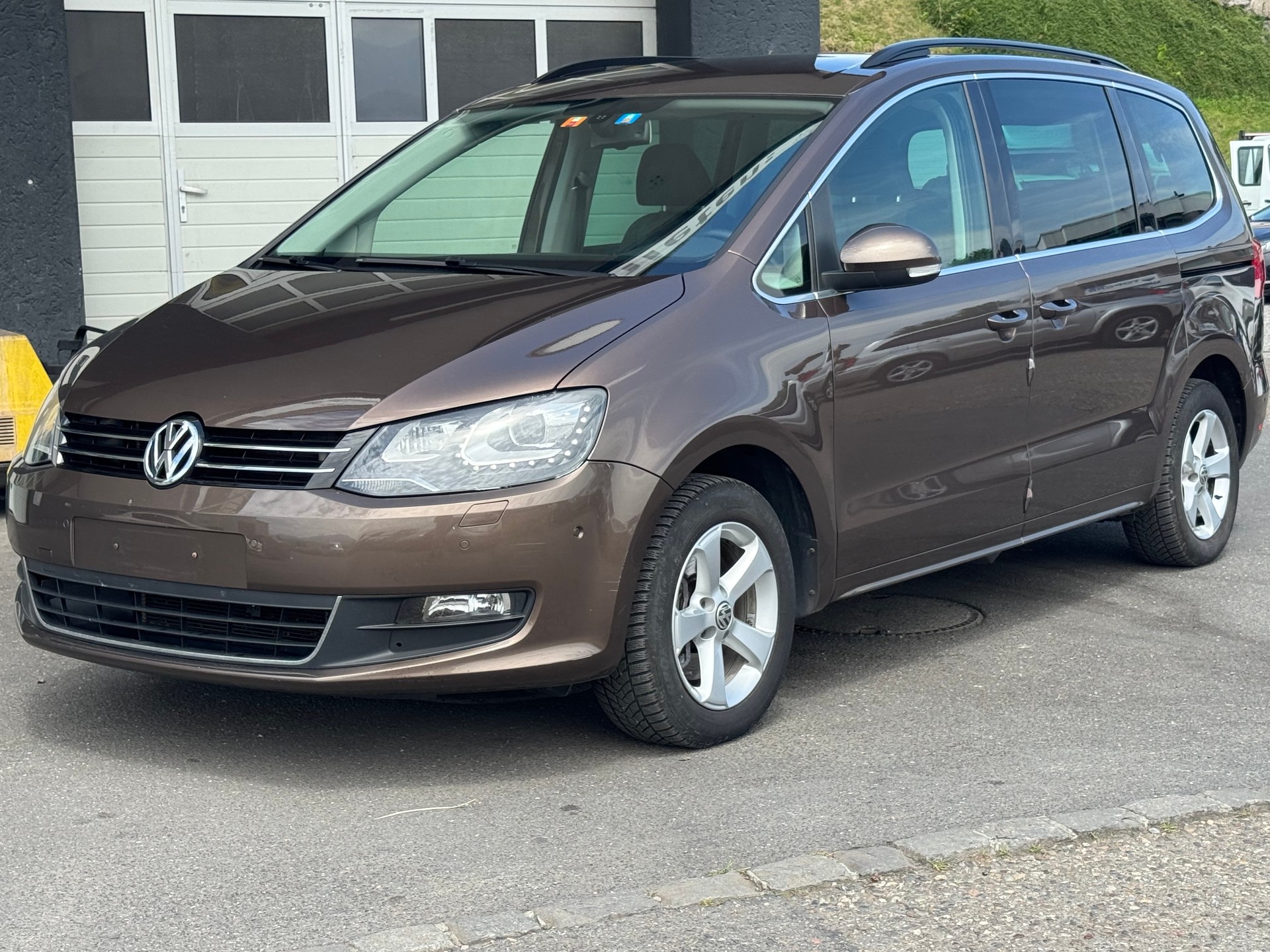 VW Sharan 2.0 TDI BlueMotion Technology Highline DSG-image-1