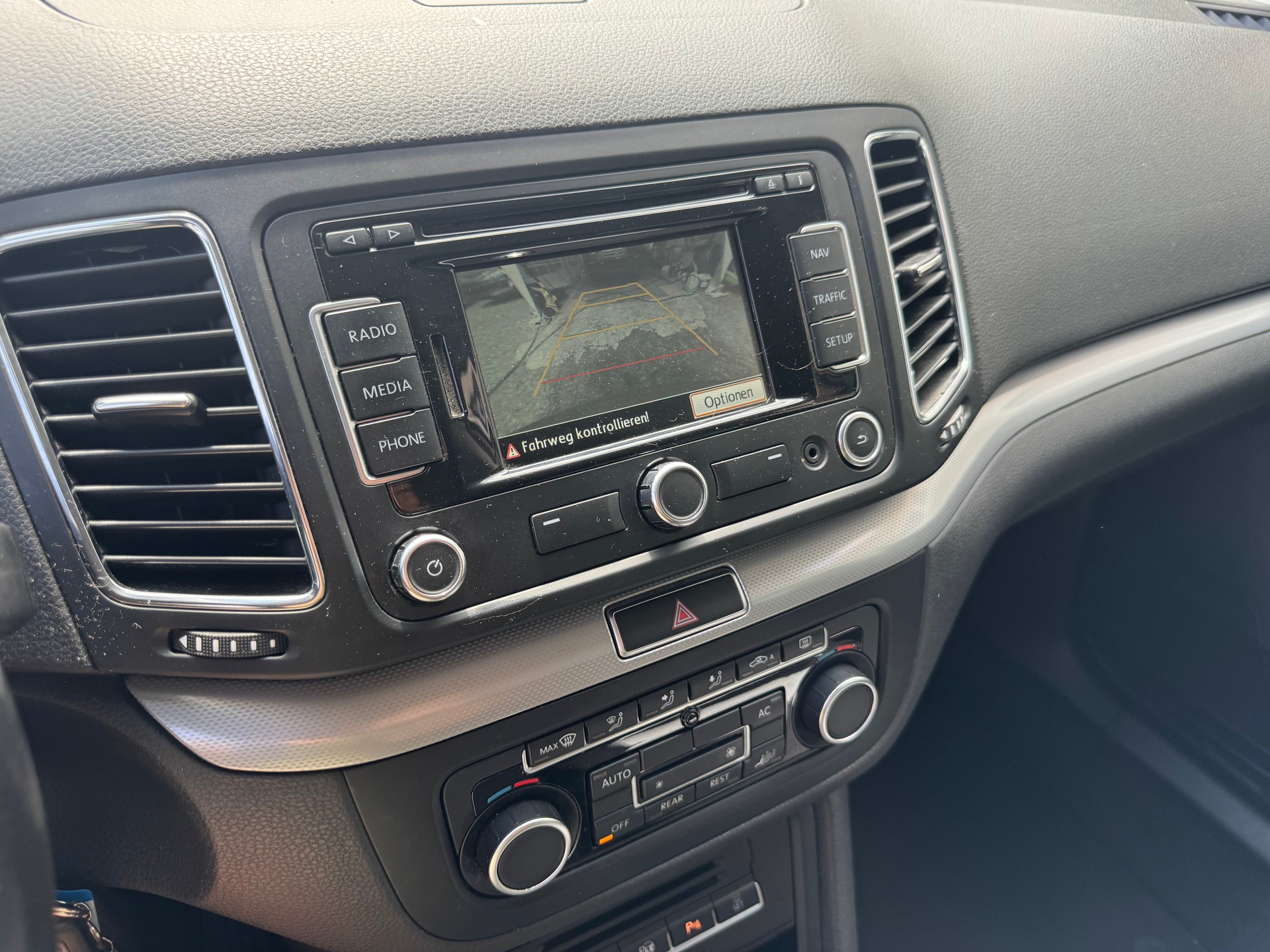 VW Sharan 2.0 TDI BlueMotion Technology Highline DSG-image-11