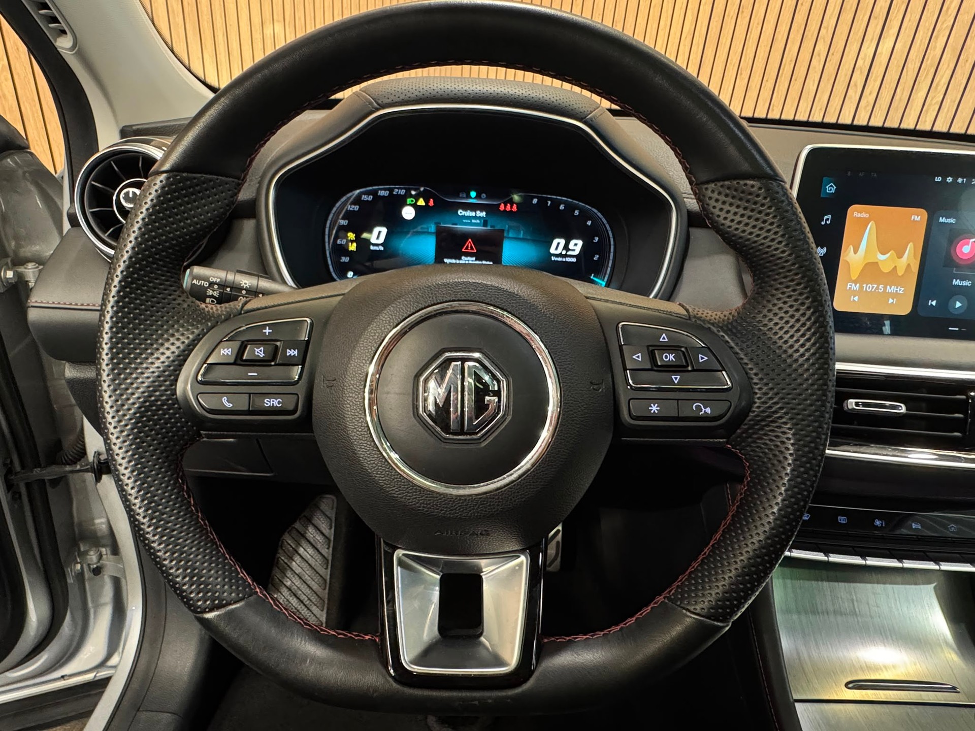 MG HS DTC Luxury-image-9