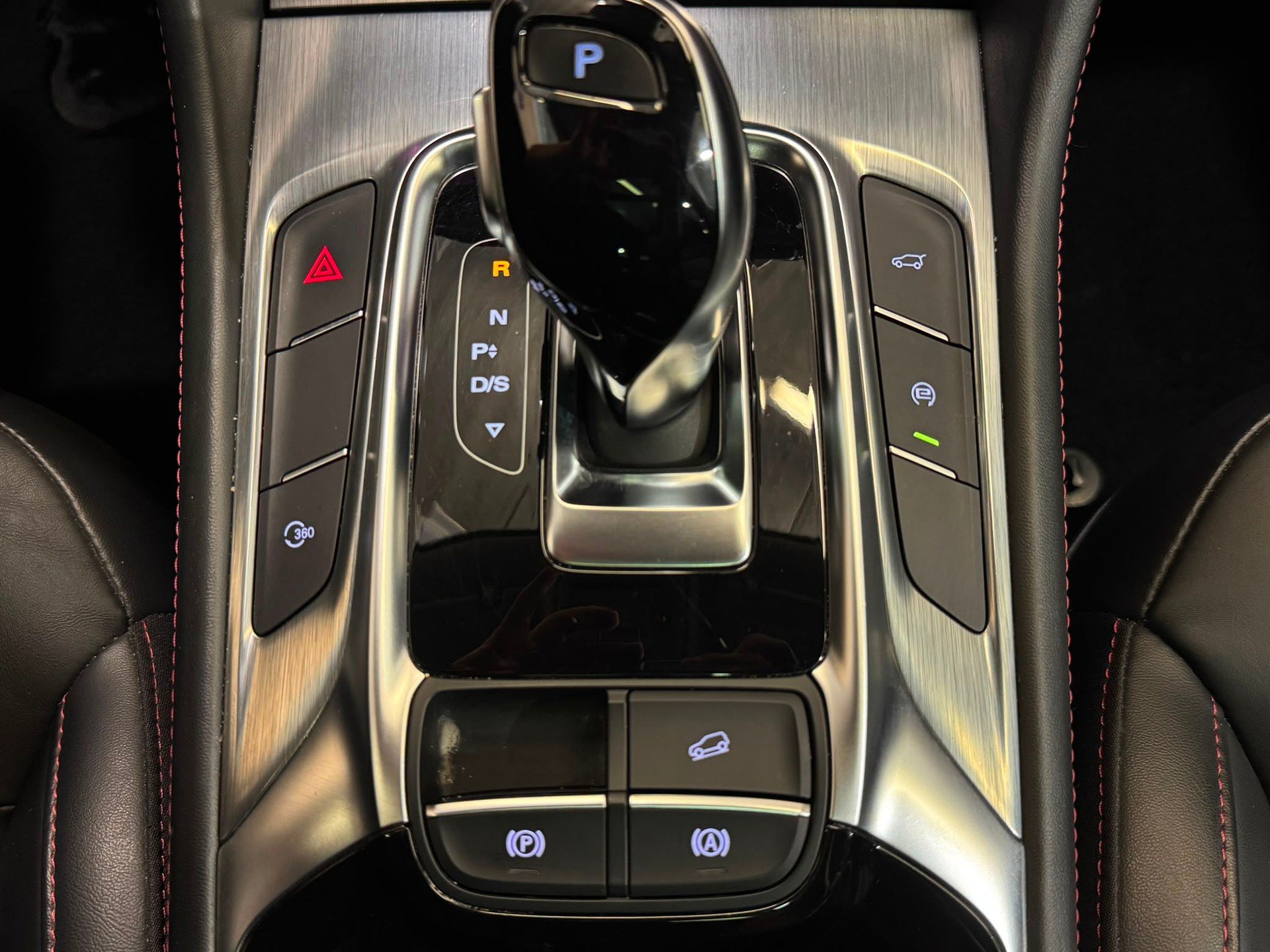 MG HS DTC Luxury-image-14