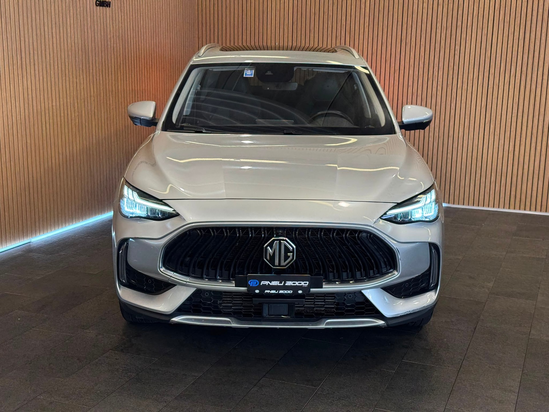 MG HS DTC Luxury-image-1