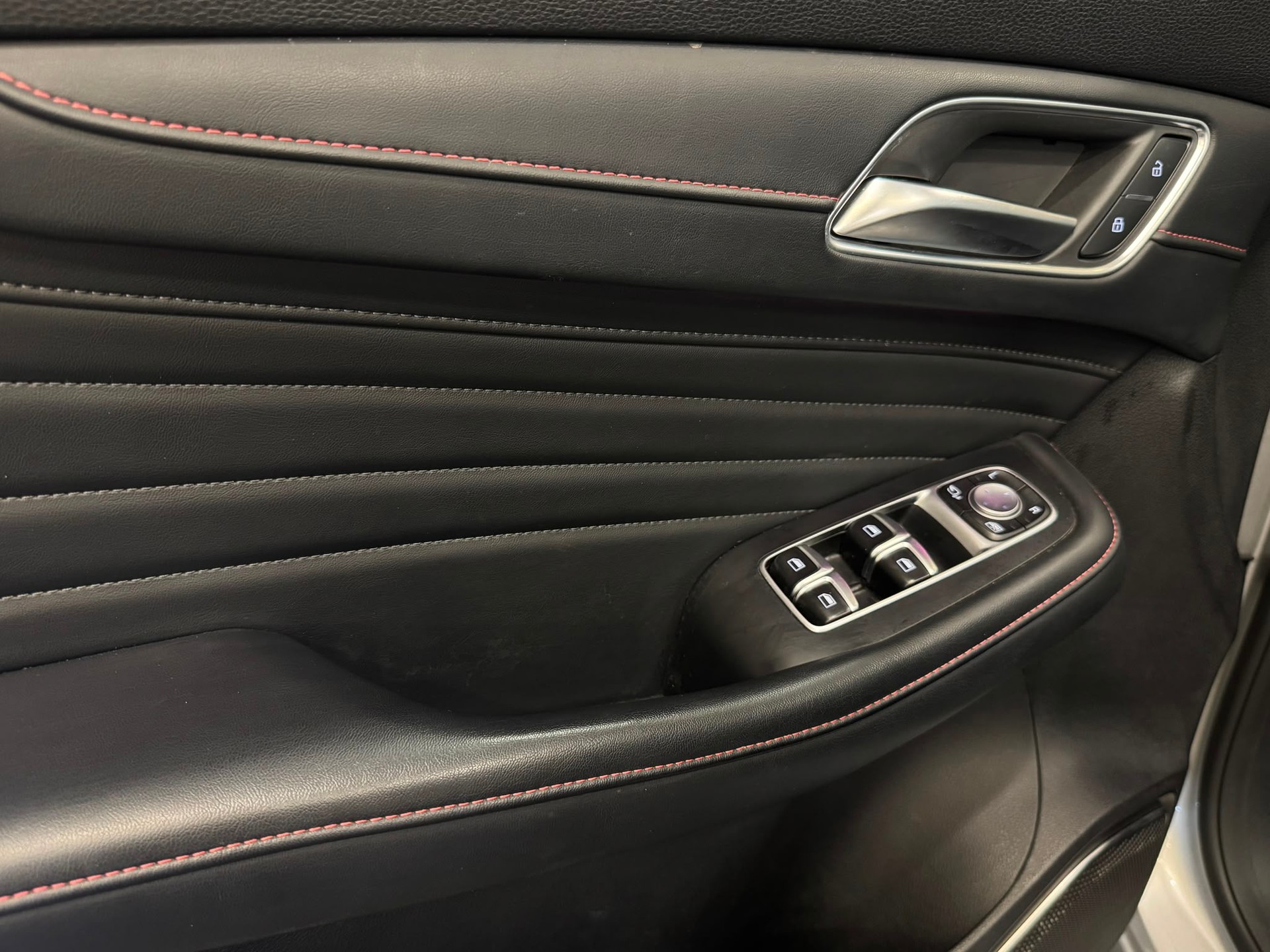 MG HS DTC Luxury-image-12