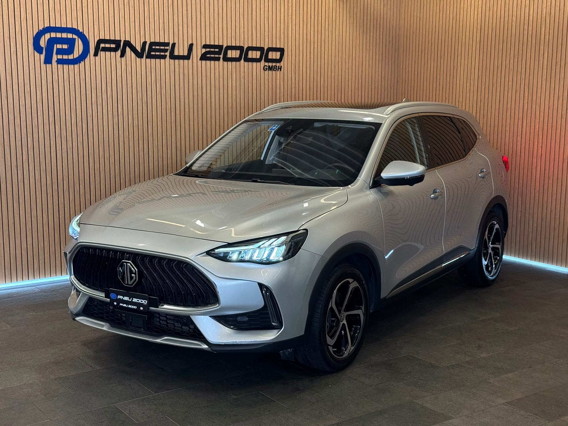 MG HS DTC Luxury-image-0