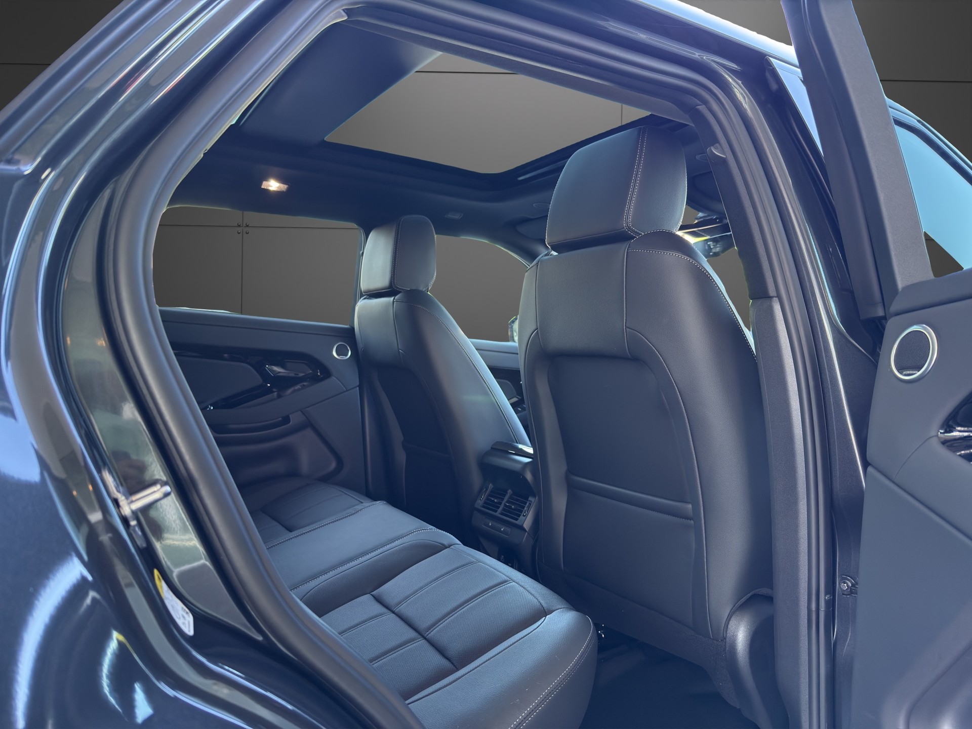 LAND ROVER Range Rover Evoque P 270e Hoxton Edition AT9-image-9
