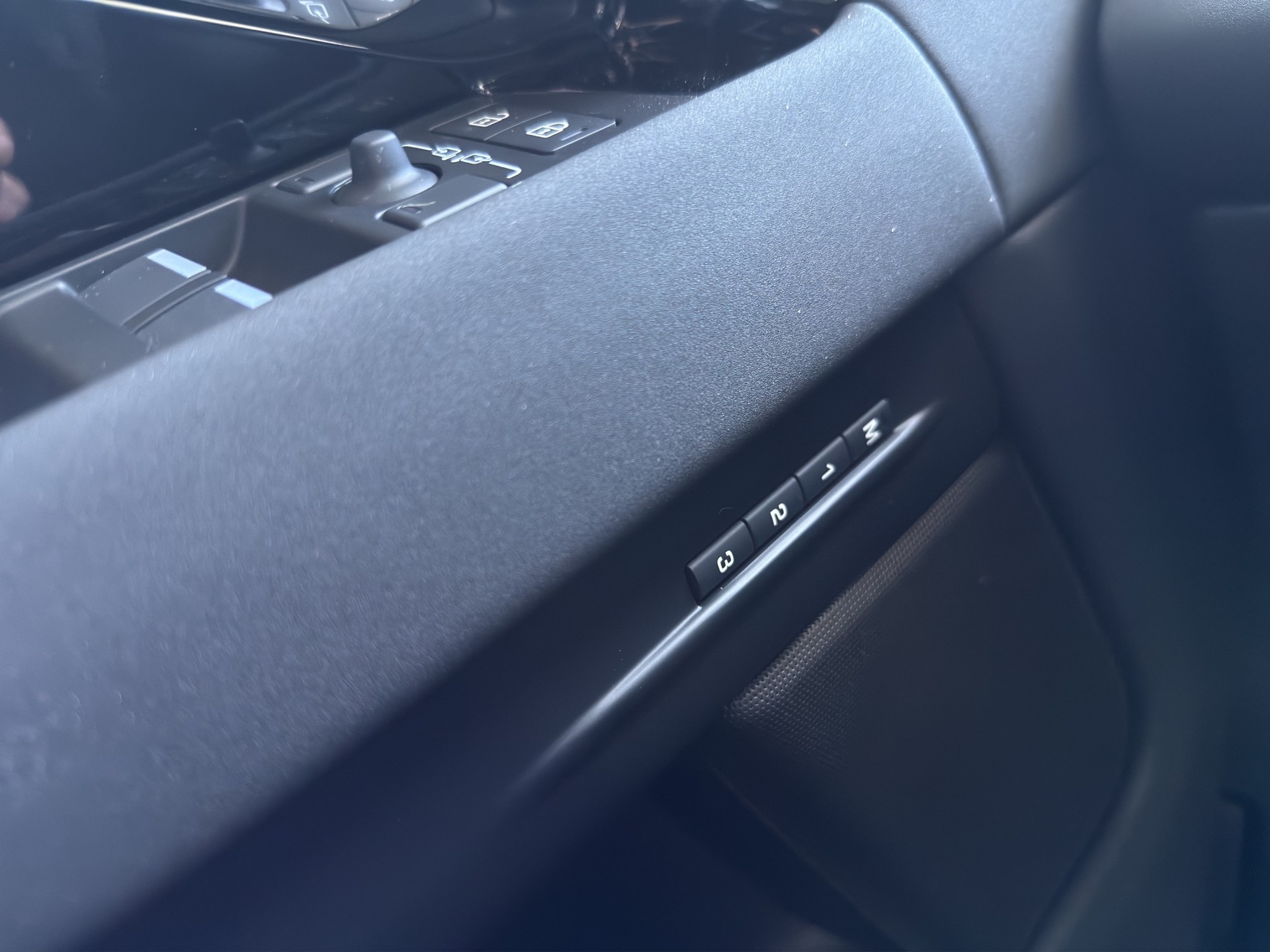 LAND ROVER Range Rover Evoque P 270e Hoxton Edition AT9-image-14