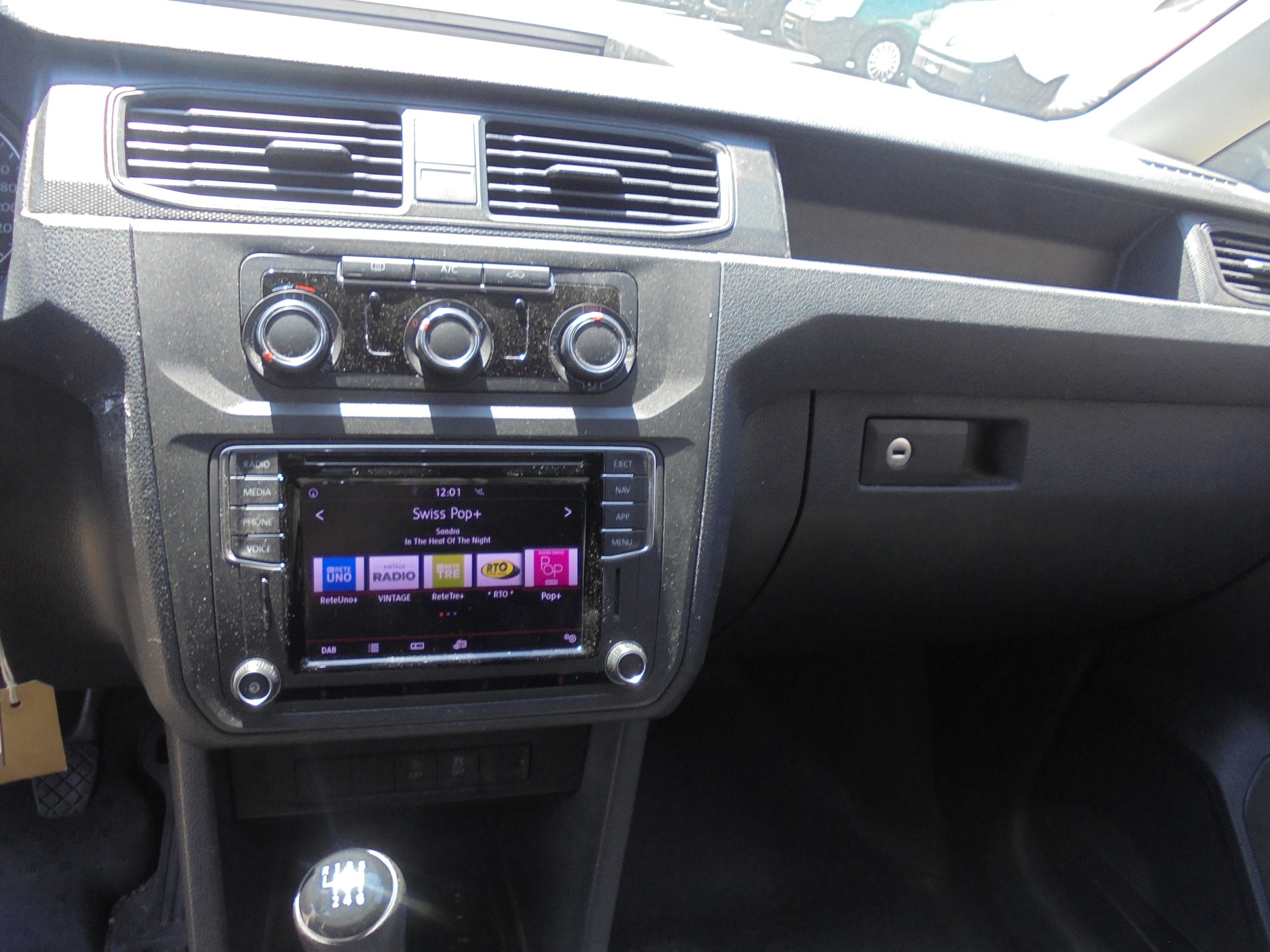 VW Caddy Maxi 2.0TDI 4Motion BlueMotion Technology-image-11