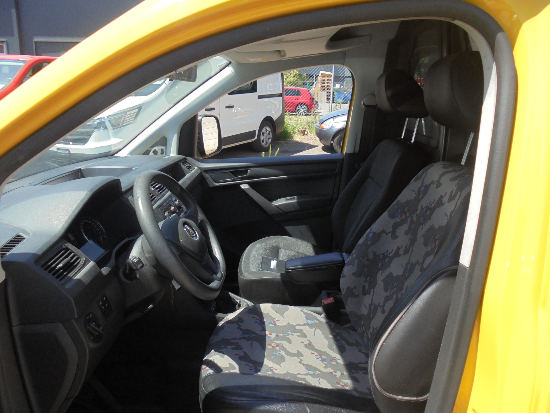 VW Caddy Maxi 2.0TDI 4Motion BlueMotion Technology-image-9