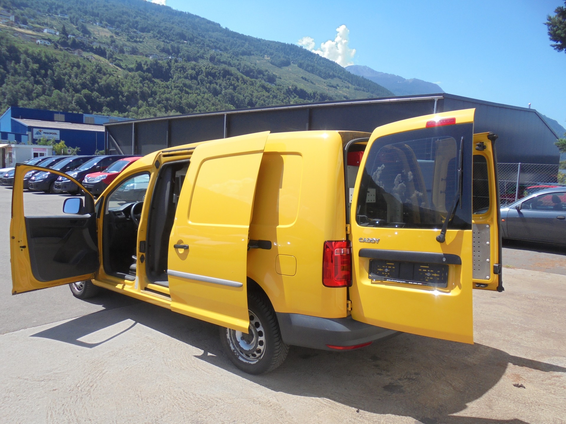 VW Caddy Maxi 2.0TDI 4Motion BlueMotion Technology-image-4