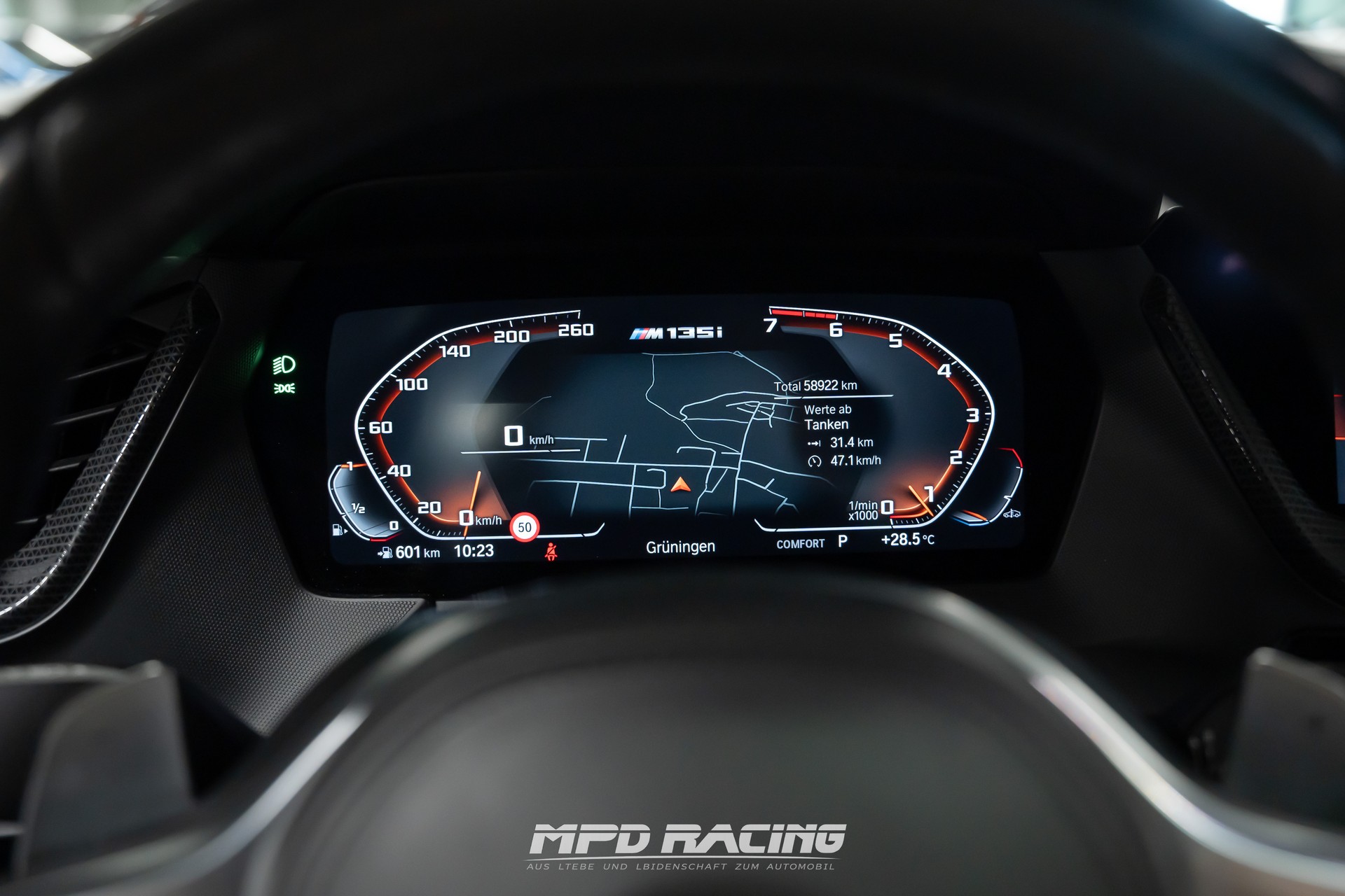 BMW M135i xDrive Steptronic-image-22