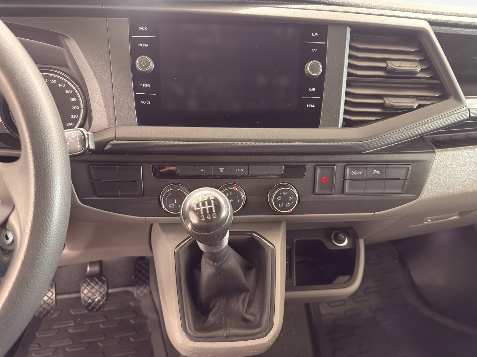 VW T6.1 2.0 TDI 4Motion-image-10