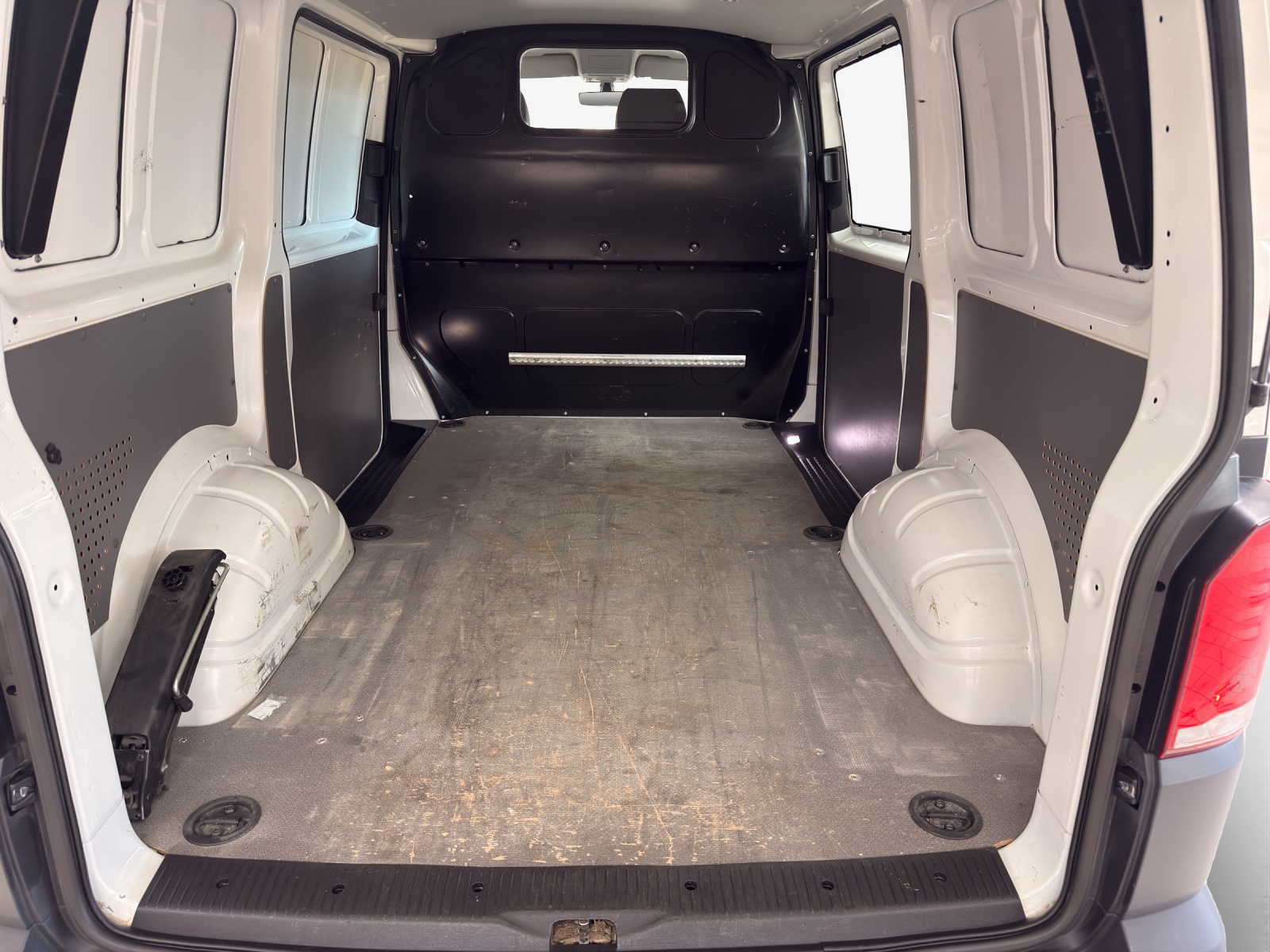 VW T6.1 2.0 TDI 4Motion-image-12