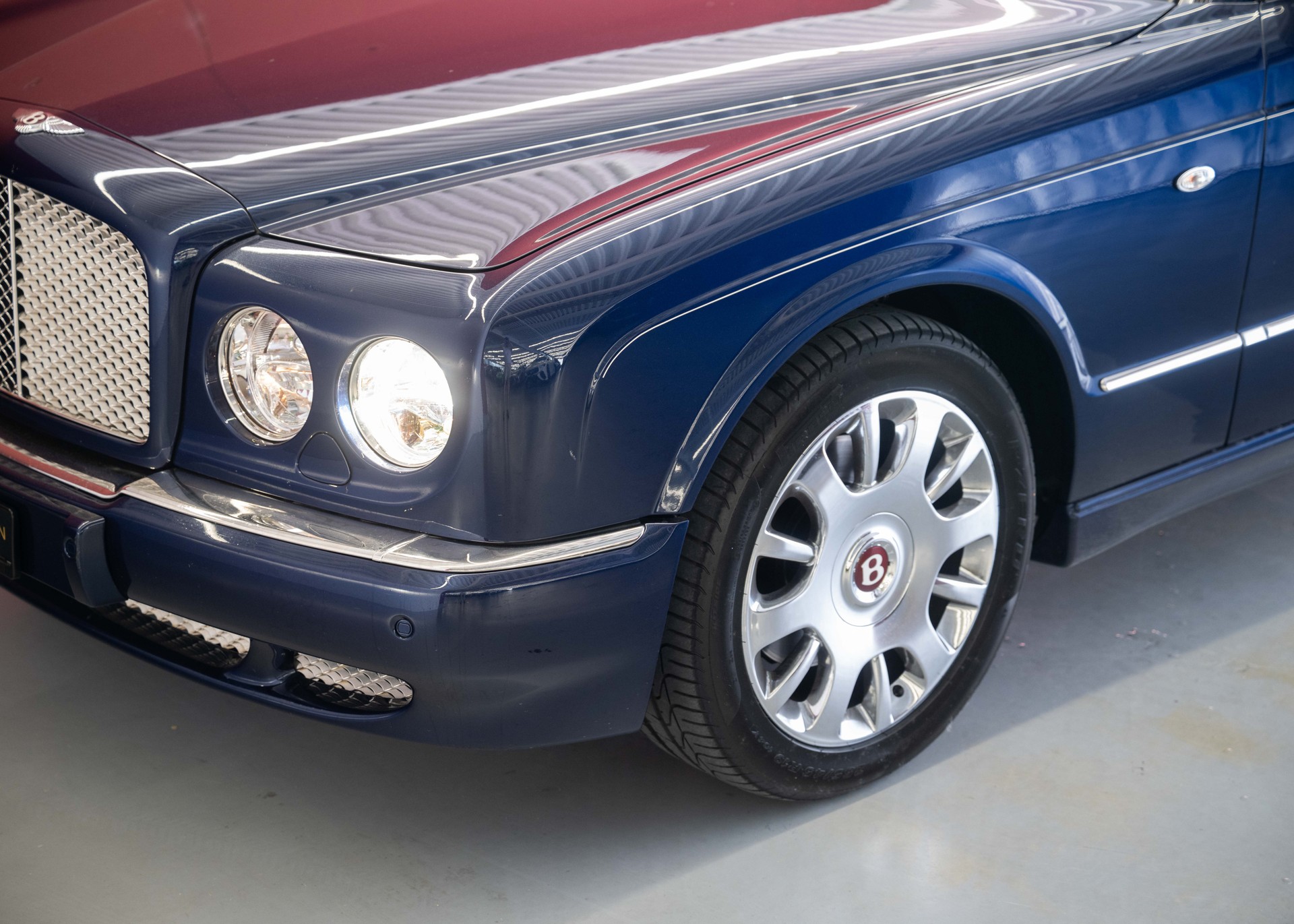 BENTLEY Arnage R (457 hp, sublime condition, full service history, 12-month warranty)-image-13