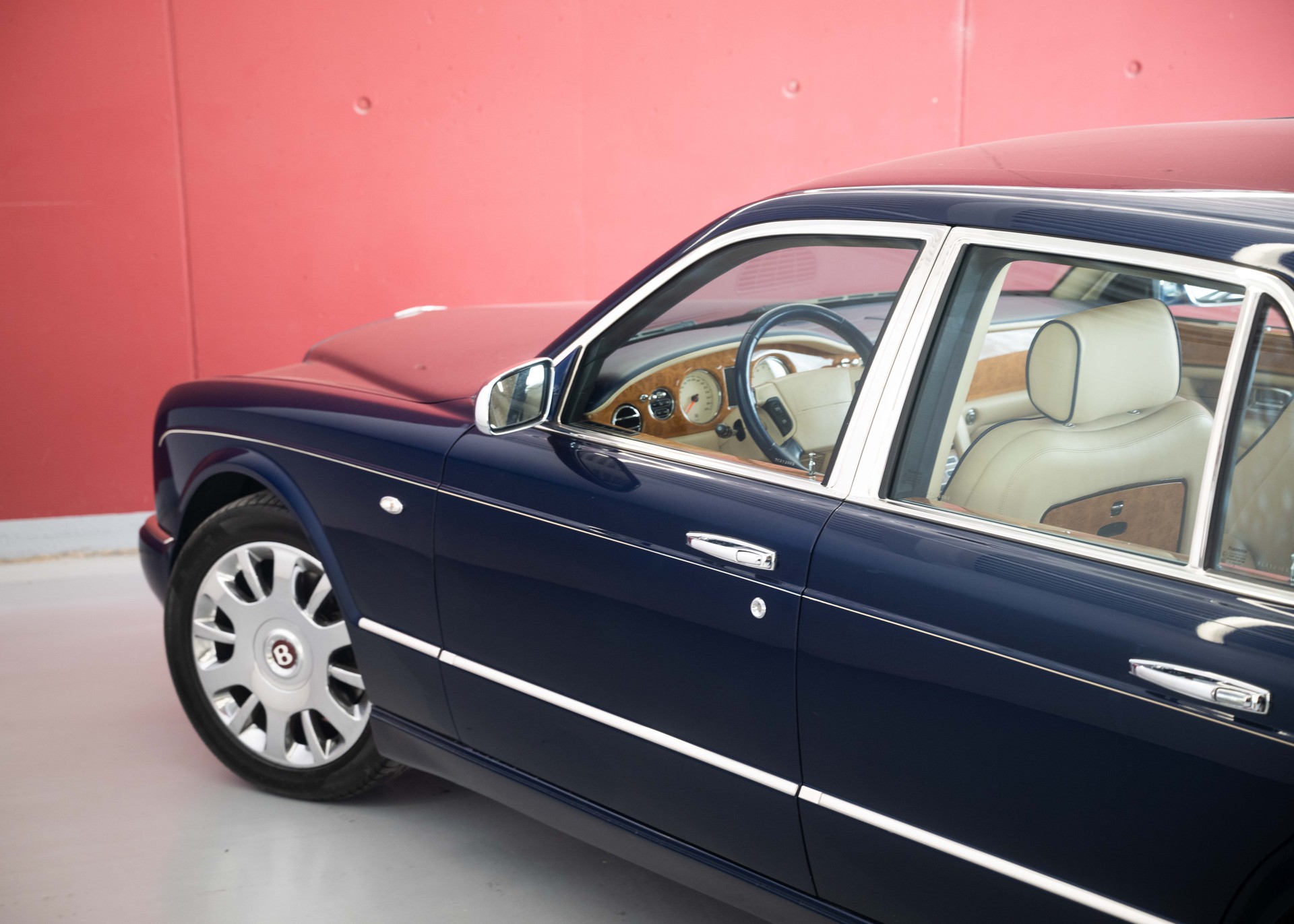 BENTLEY Arnage R (457 hp, sublime condition, full service history, 12-month warranty)-image-11