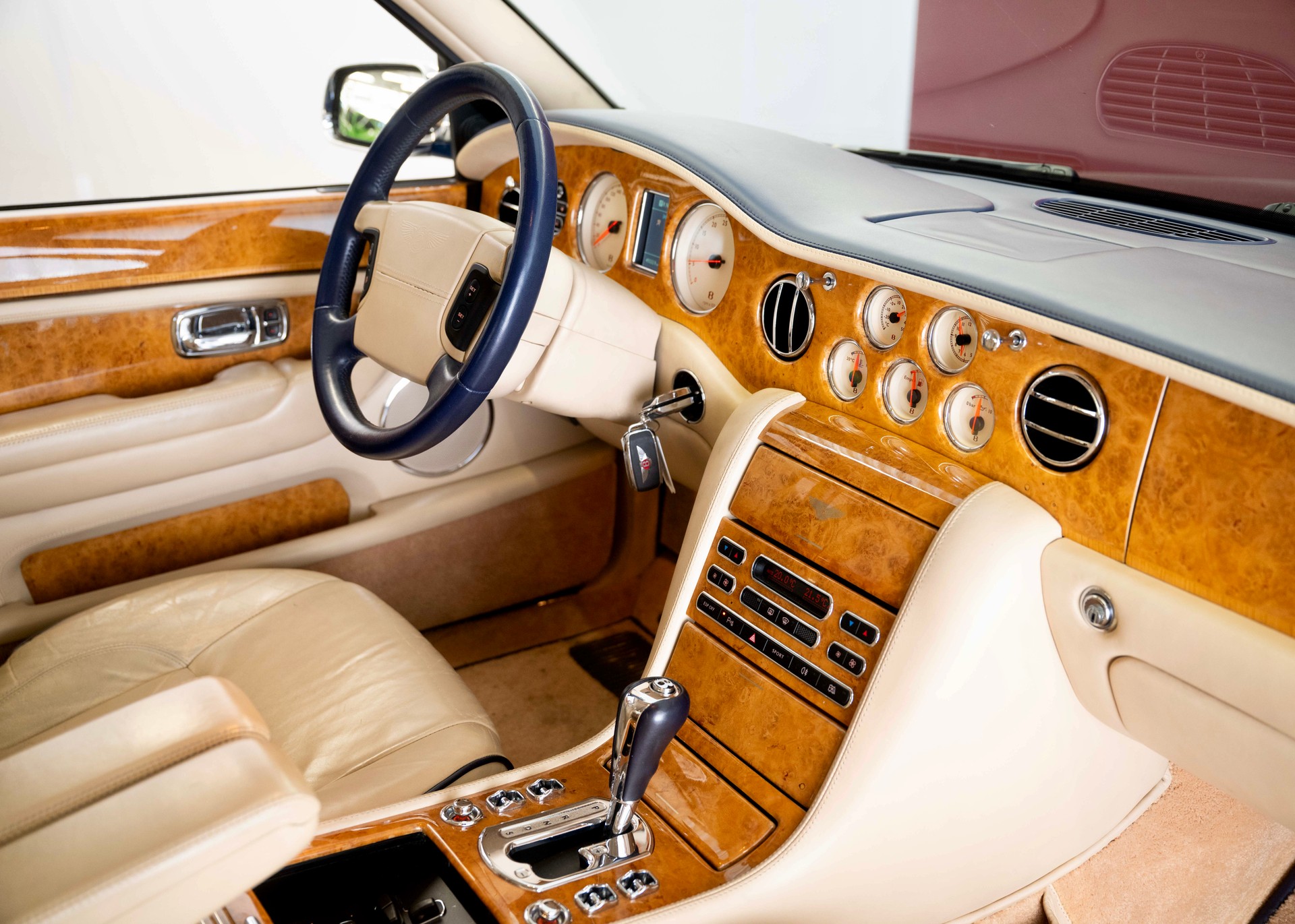 BENTLEY Arnage R (457 hp, sublime condition, full service history, 12-month warranty)-image-19