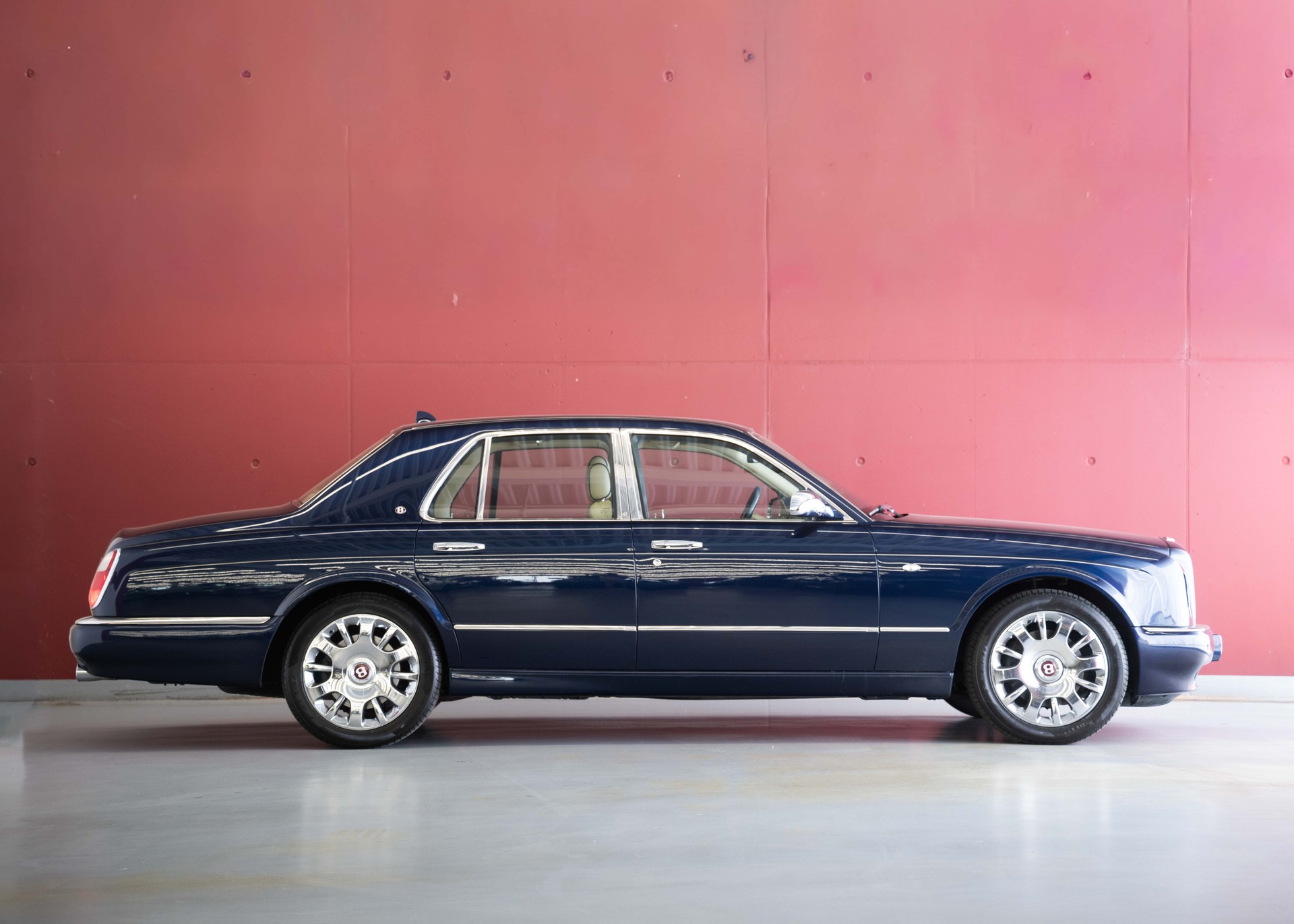 BENTLEY Arnage R (457 hp, sublime condition, full service history, 12-month warranty)-image-6