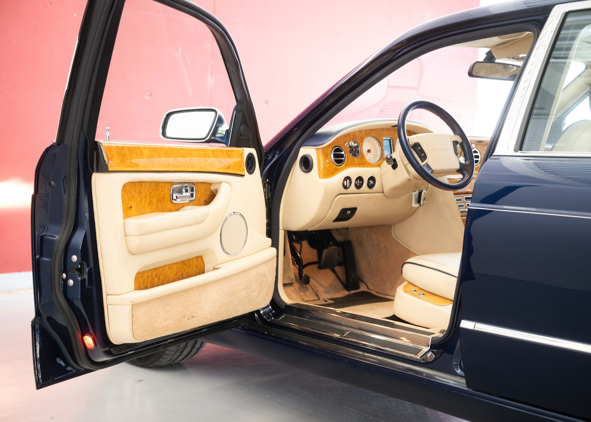 BENTLEY Arnage R (457 hp, sublime condition, full service history, 12-month warranty)-image-30
