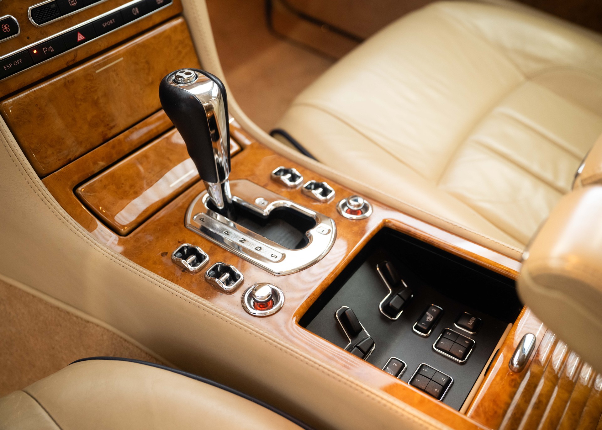 BENTLEY Arnage R (457 hp, sublime condition, full service history, 12-month warranty)-image-29