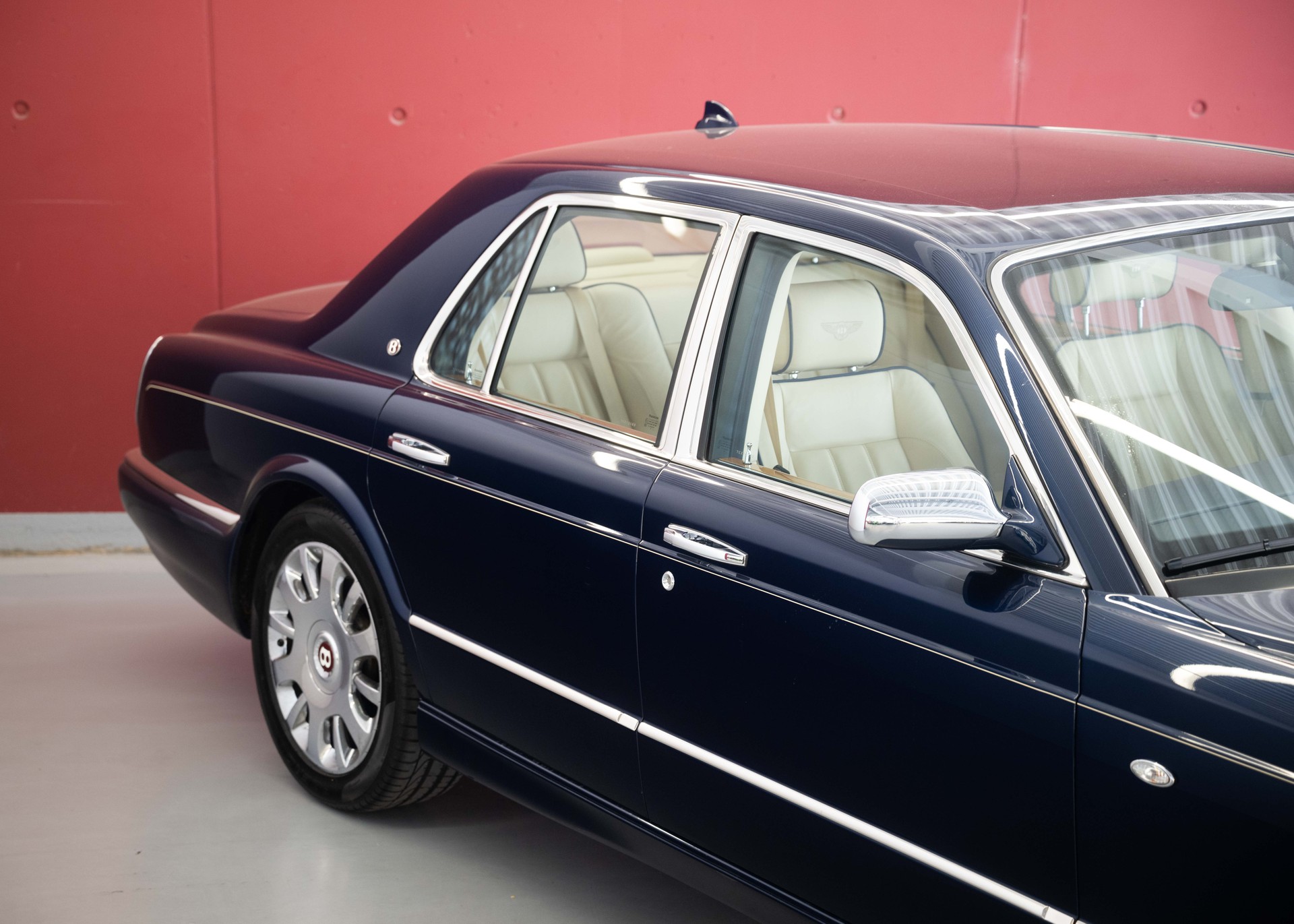 BENTLEY Arnage R (457 hp, sublime condition, full service history, 12-month warranty)-image-12