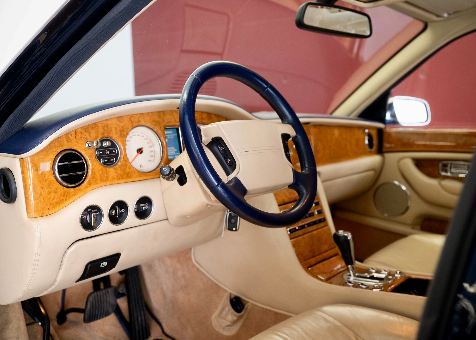 BENTLEY Arnage R (457 hp, sublime condition, full service history, 12-month warranty)-image-18