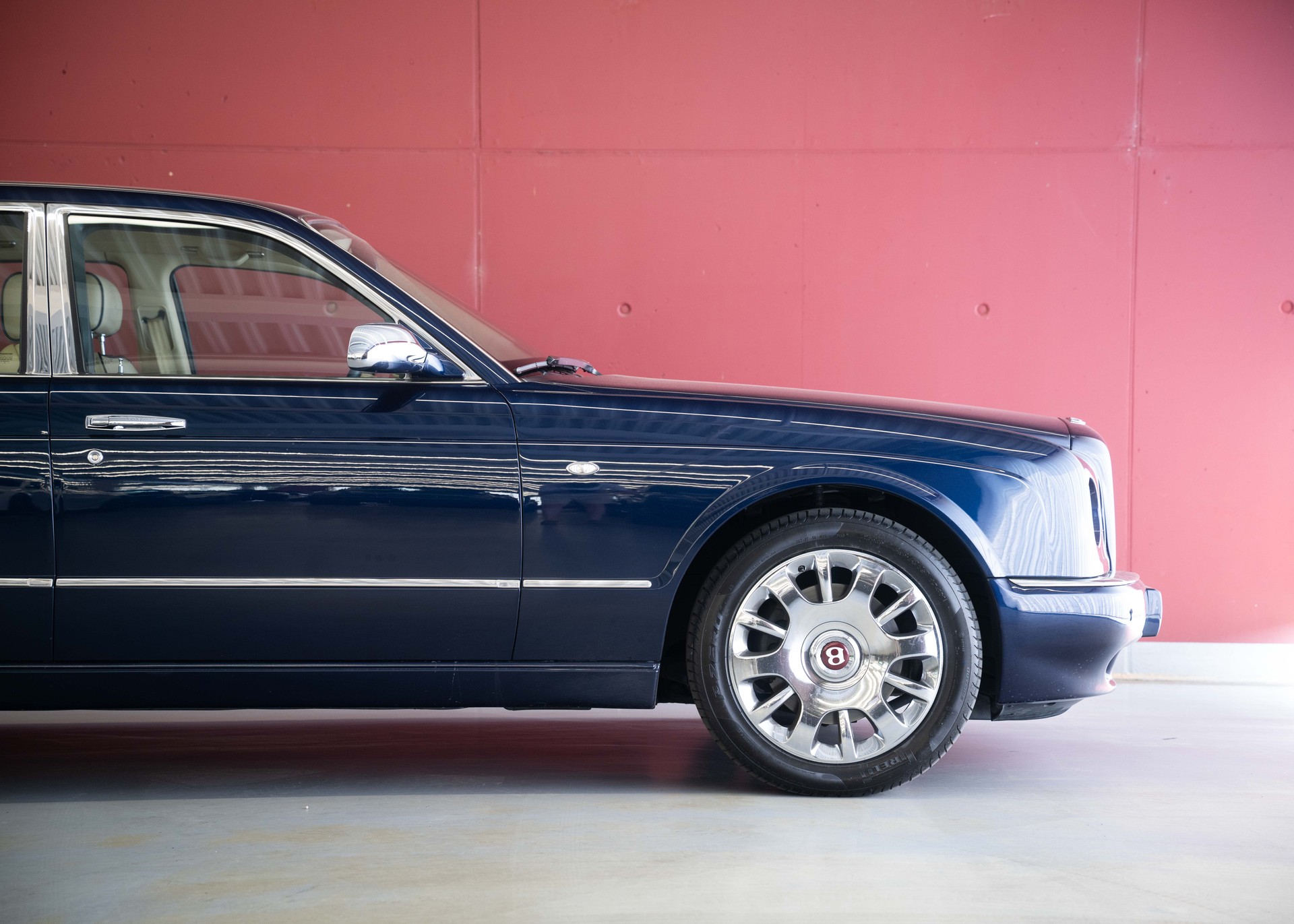 BENTLEY Arnage R (457 hp, sublime condition, full service history, 12-month warranty)-image-8