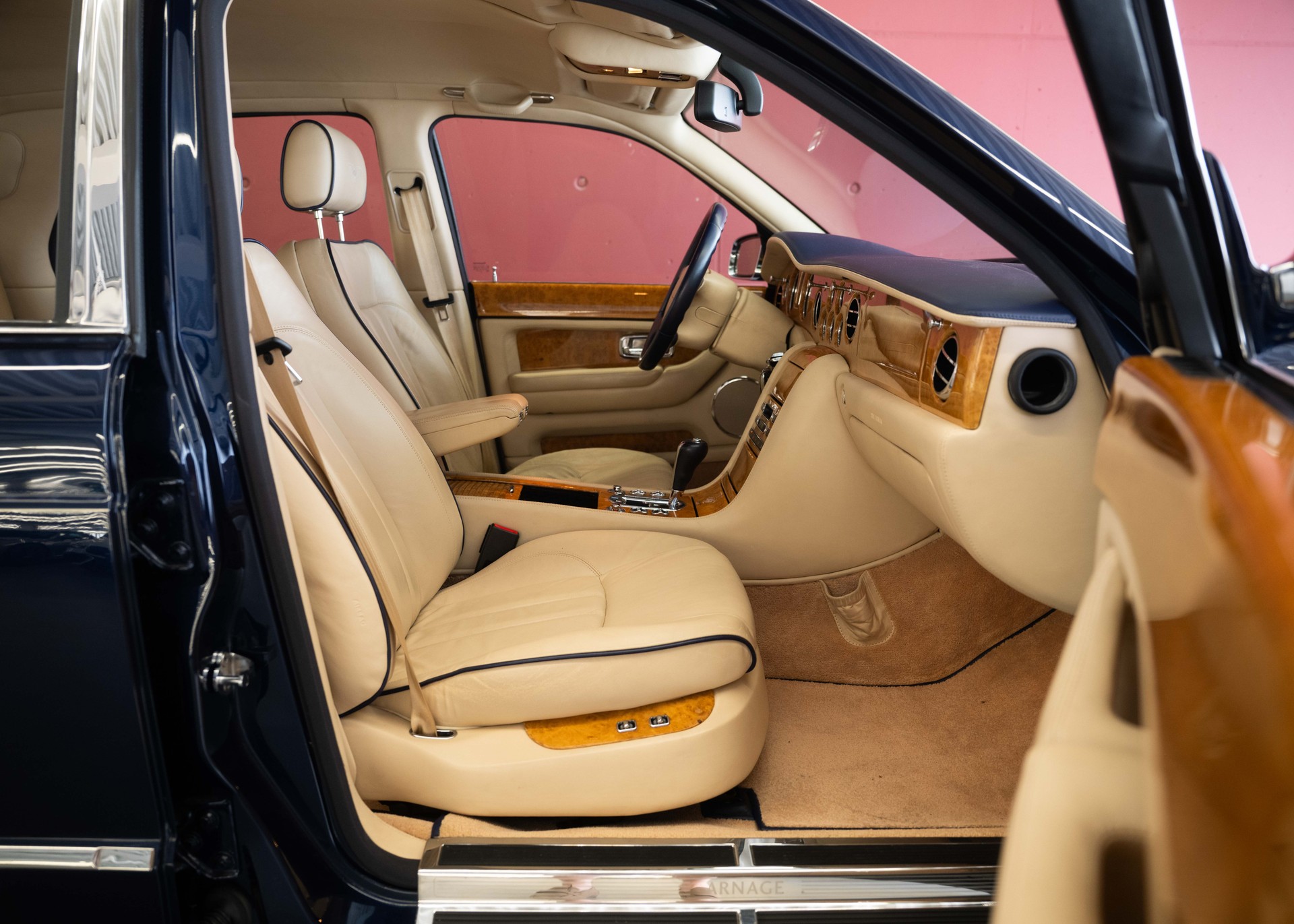 BENTLEY Arnage R (457 hp, sublime condition, full service history, 12-month warranty)-image-23