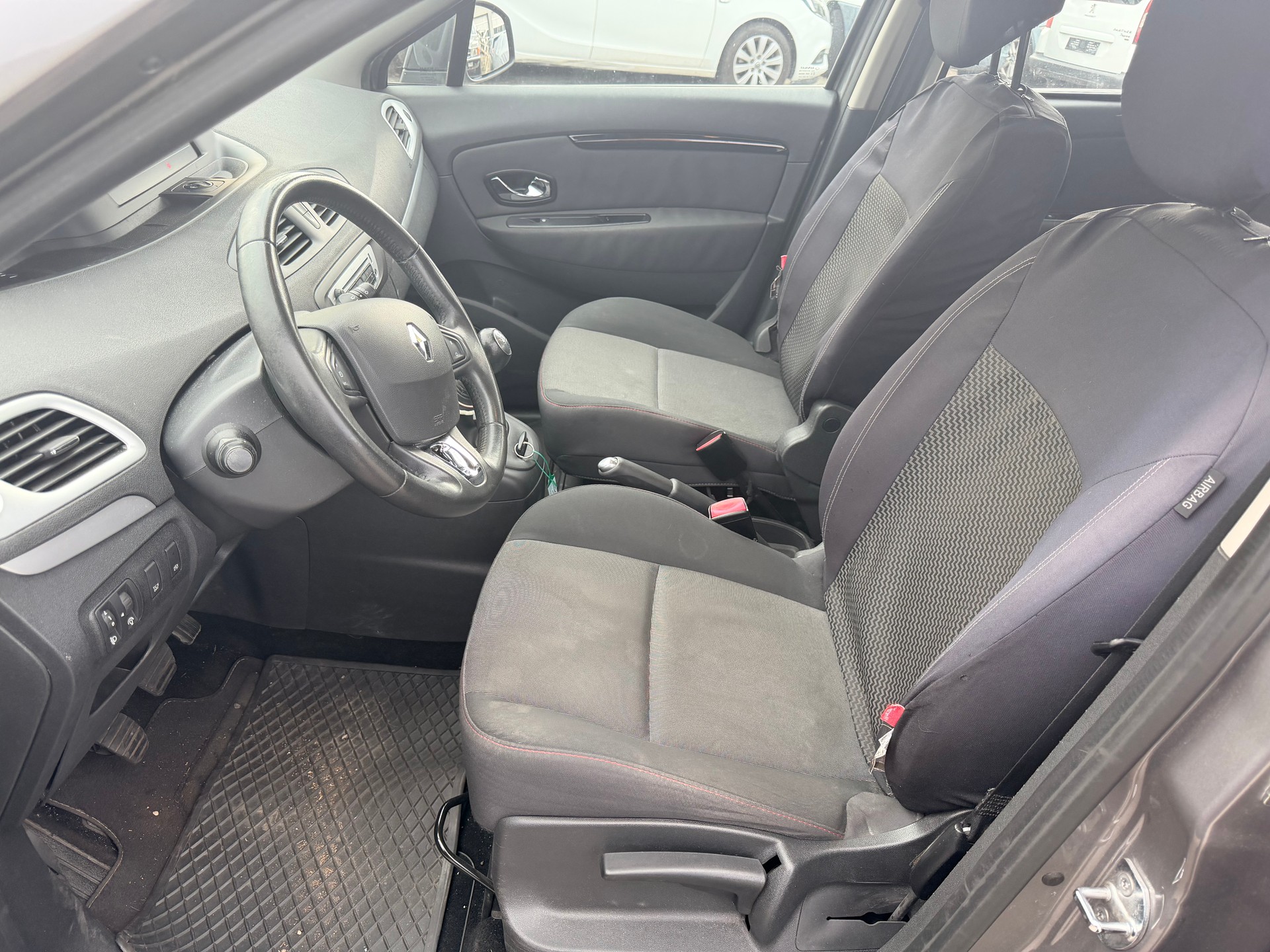 RENAULT Grand Scénic 1.2 16V Turbo Bose-image-8