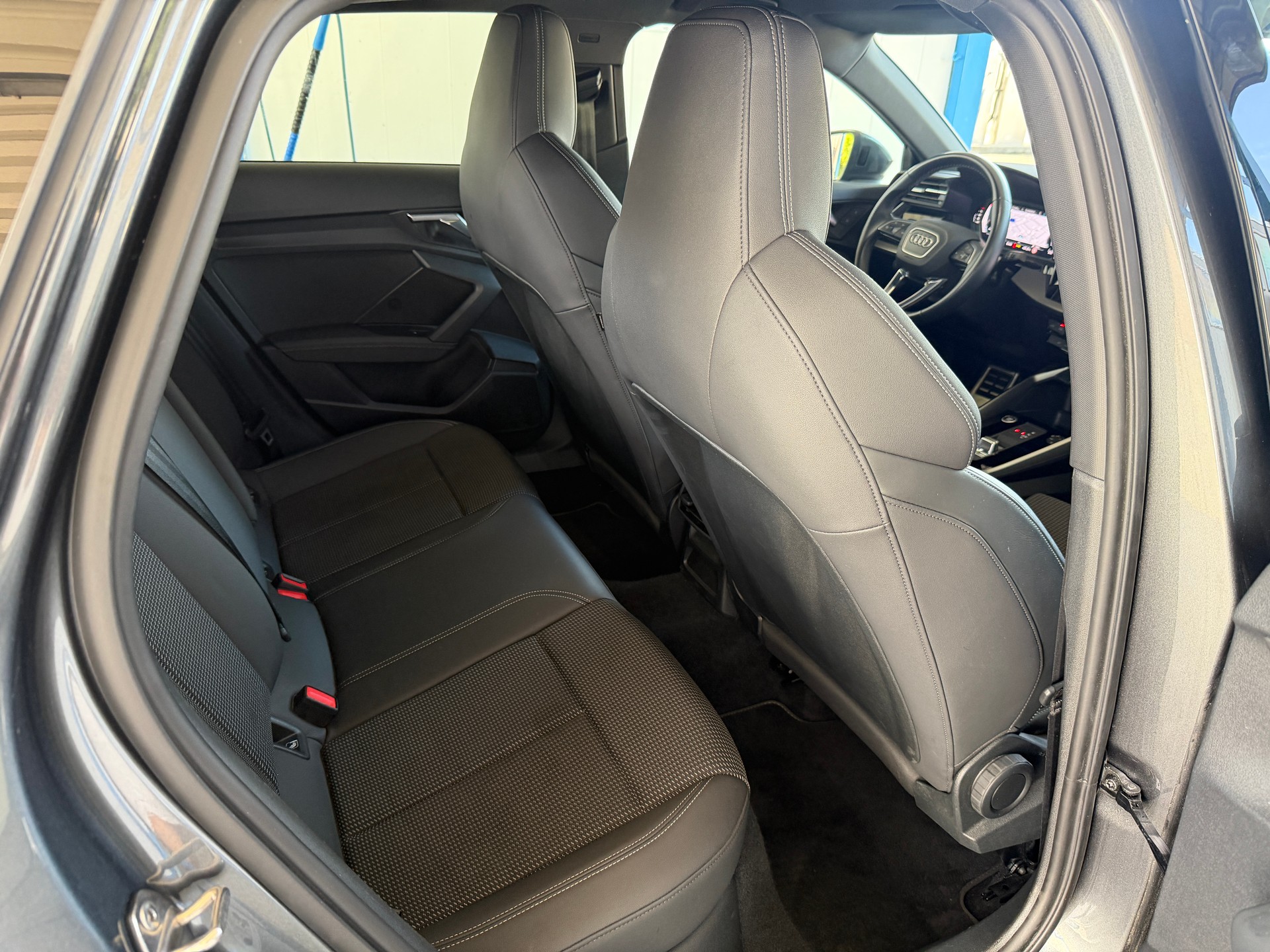AUDI A3 Sportback 35 TFSI S line Attraction S-tronic-image-14