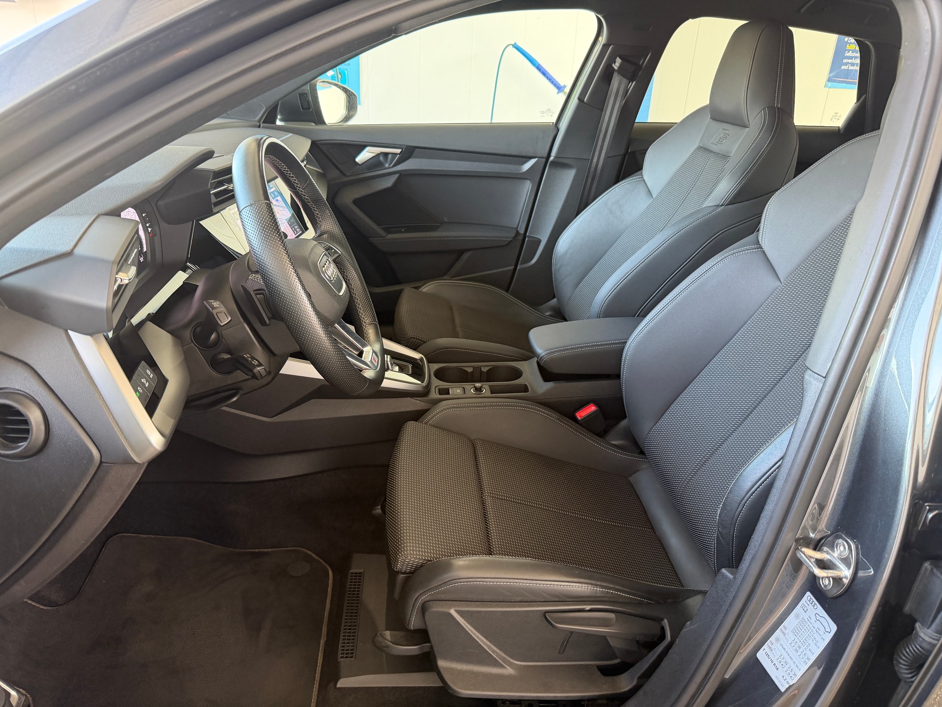 AUDI A3 Sportback 35 TFSI S line Attraction S-tronic-image-12
