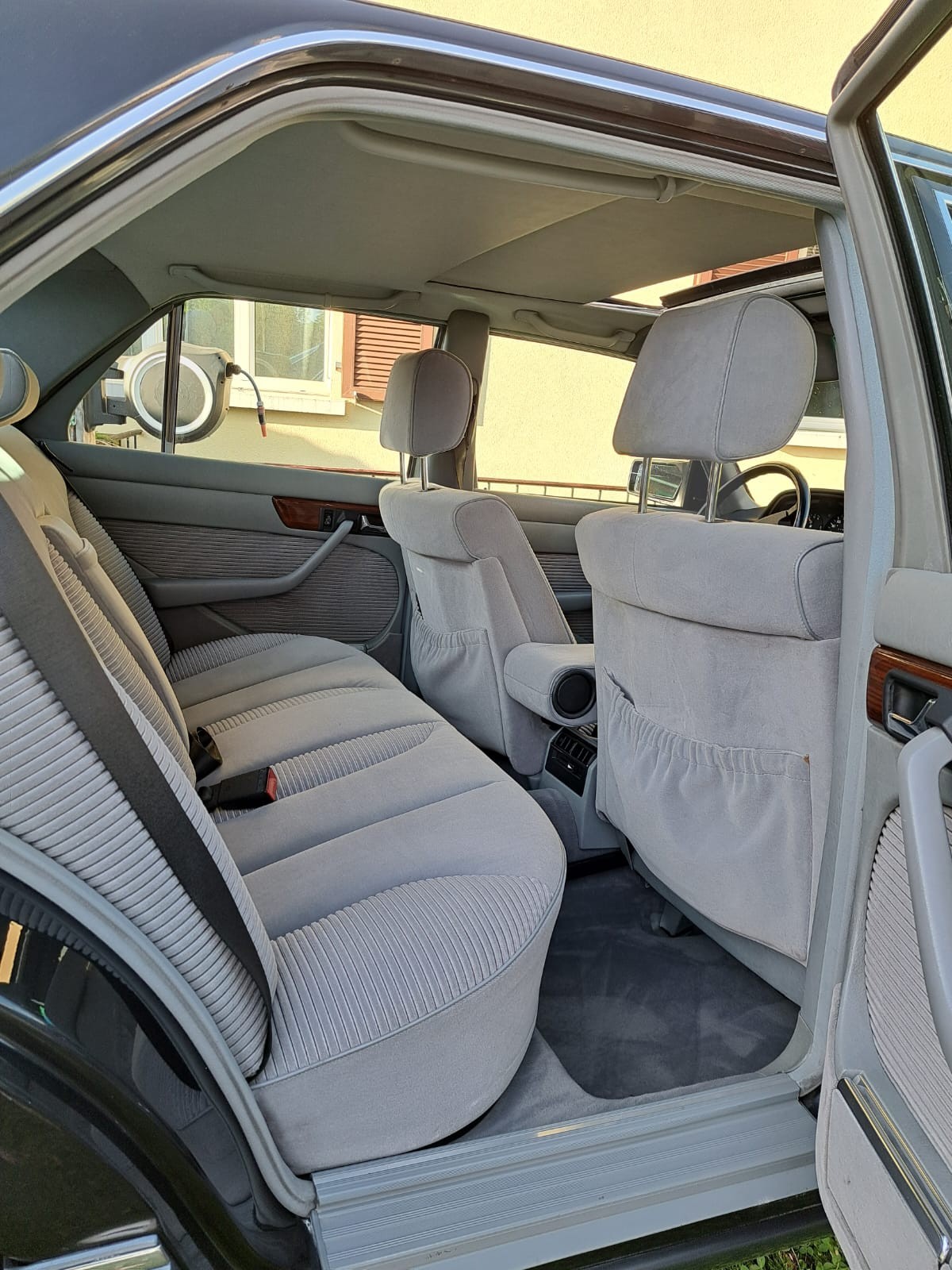 MERCEDES-BENZ 300 SE-image-1