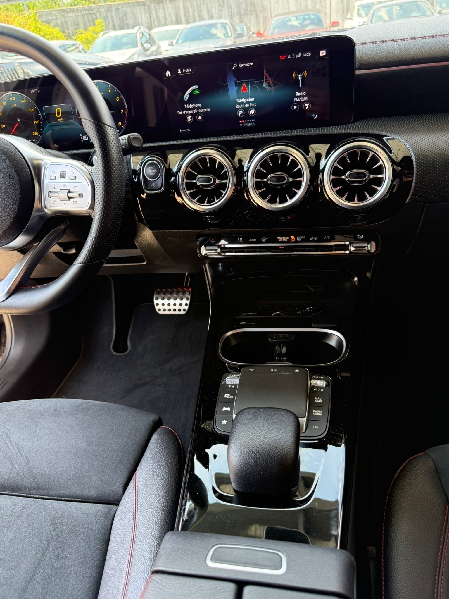 MERCEDES-BENZ CLA 200-image-10