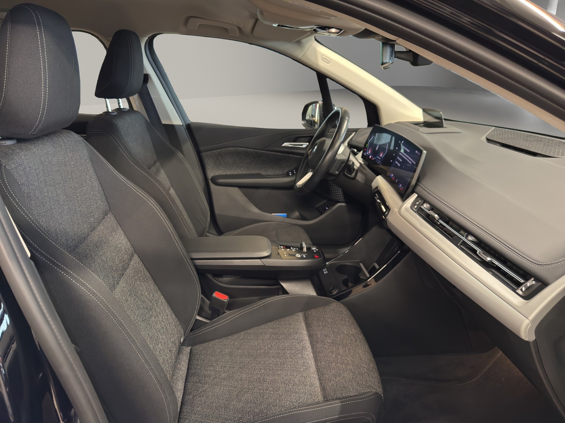 BMW 225e xDrive Active Tourer-image-16