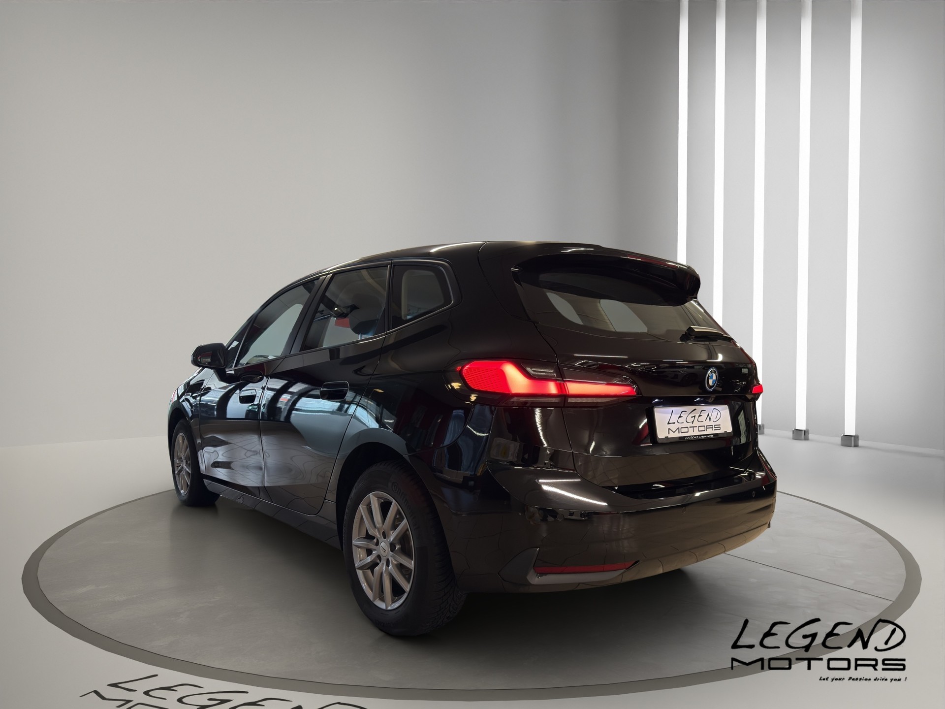 BMW 225e xDrive Active Tourer-showroom-element-3