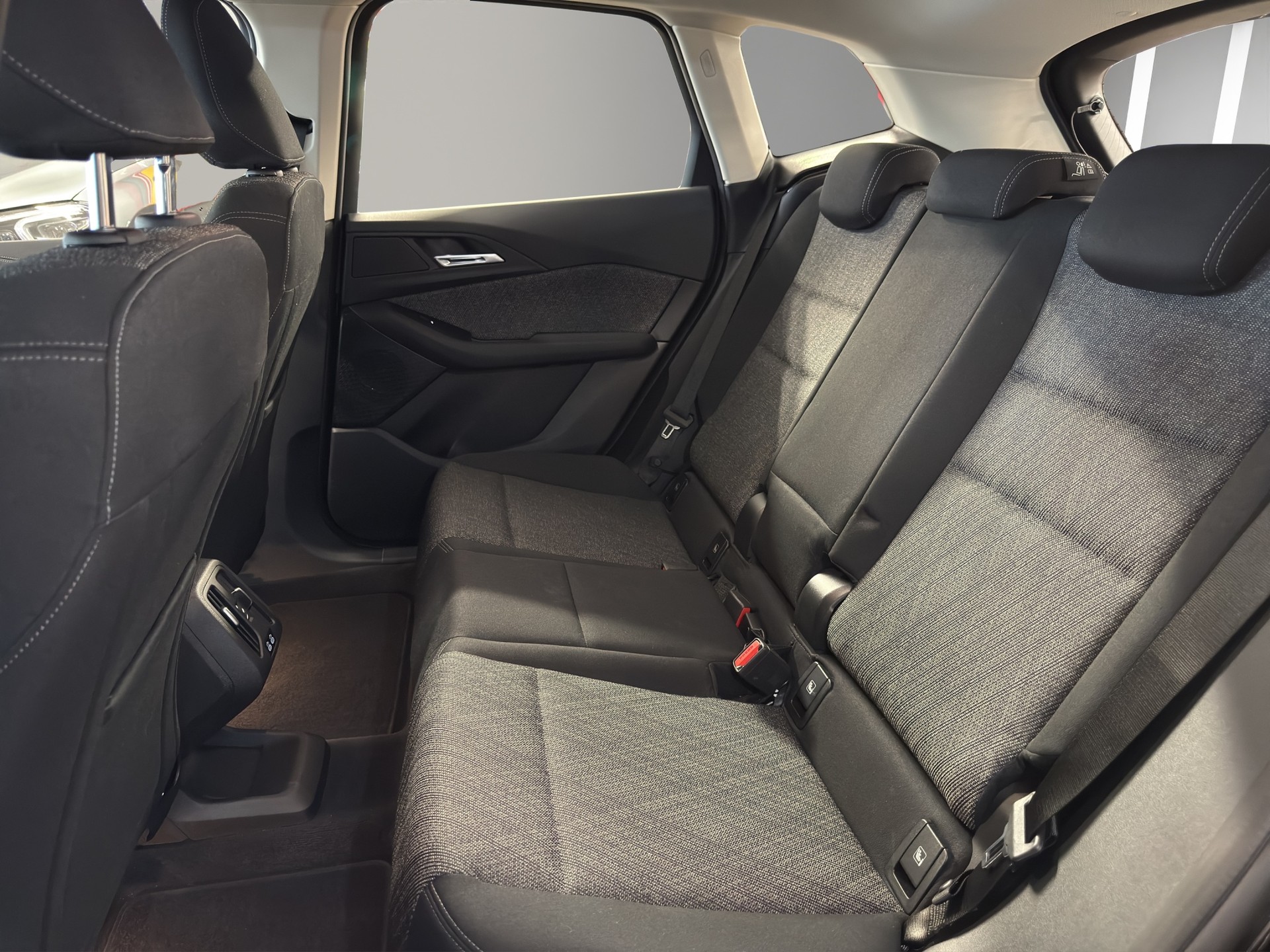 BMW 225e xDrive Active Tourer-image-12