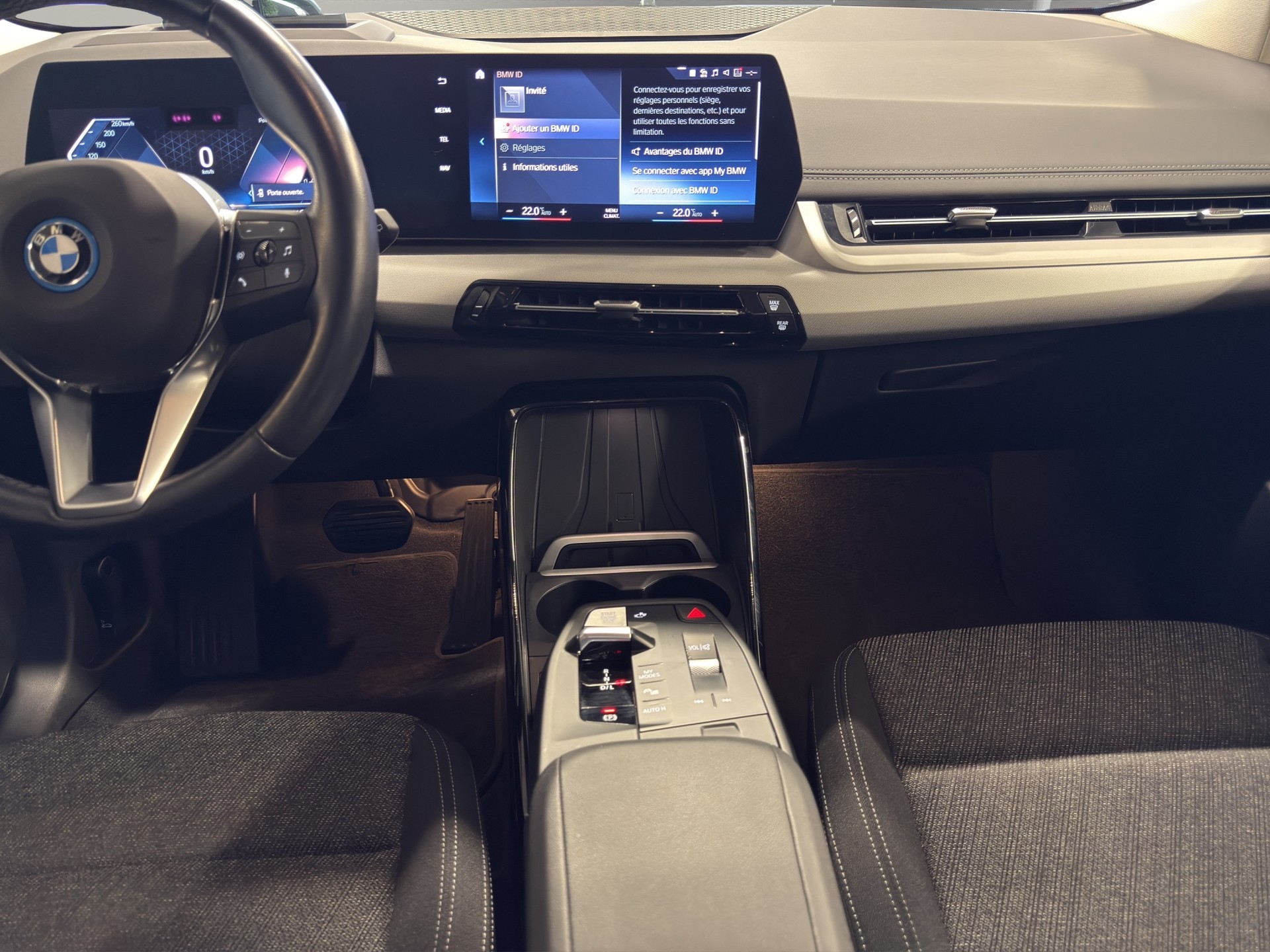 BMW 225e xDrive Active Tourer-image-10