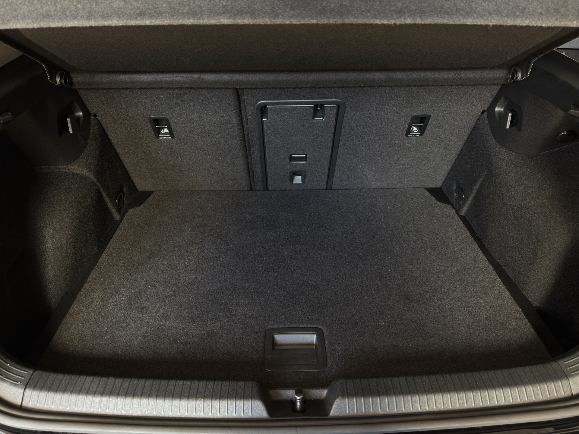 VW Golf 1.5 e TSI DSG Facelift "Panorama-RF.-Kamera"-image-23