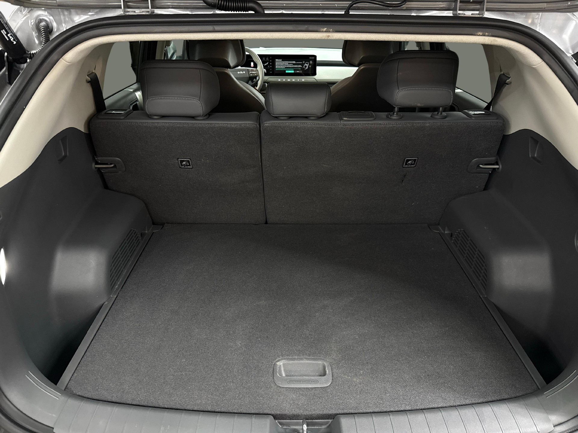 KIA EV3 81 kWh Earth+-image-12