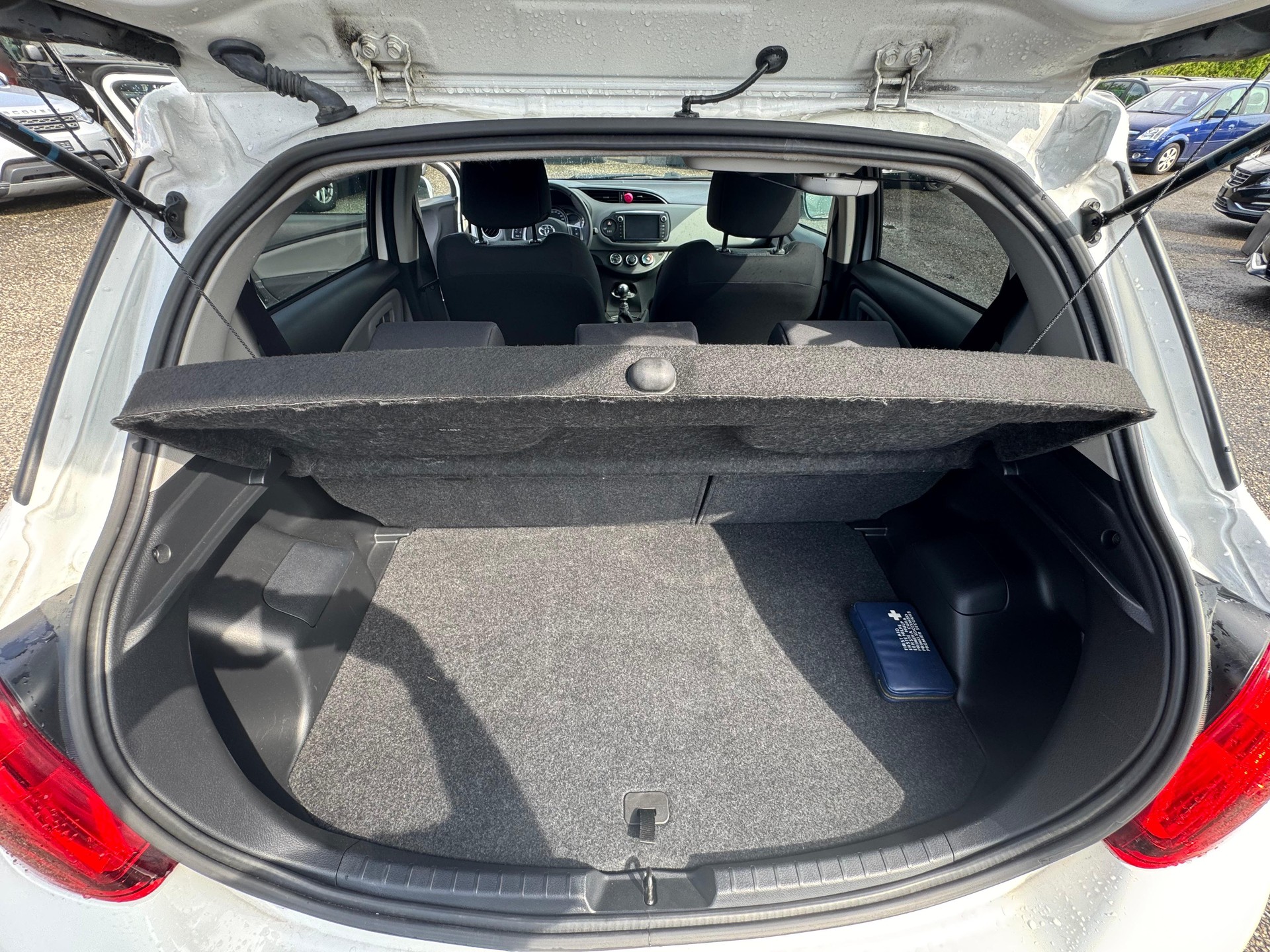 TOYOTA Yaris 1.33 Trend-image-12