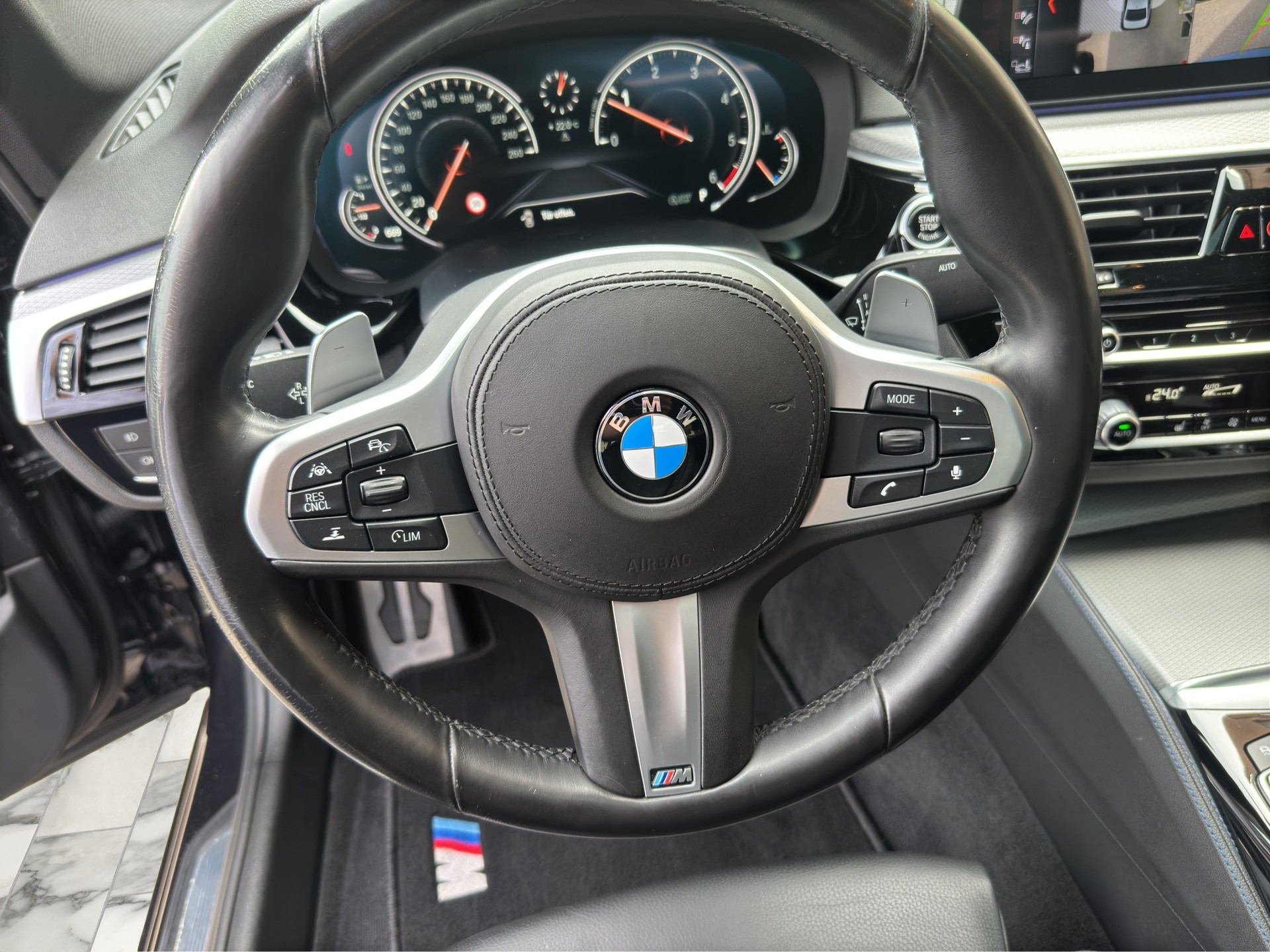 BMW 520d xDrive M-Sport 4x4 Panoramadach-image-16
