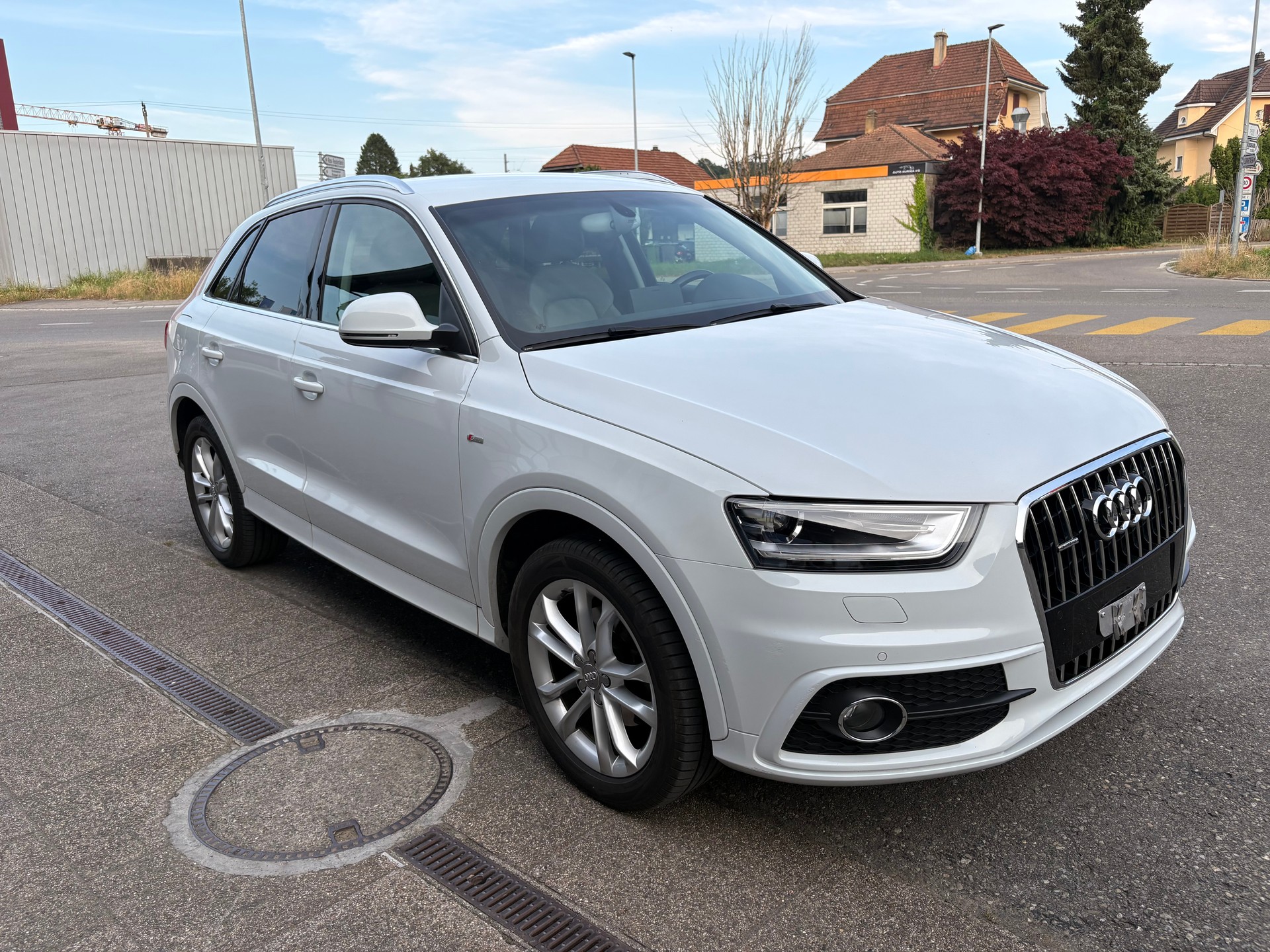 AUDI Q3 2.0 TFSI quattro S-Tronic-image-0