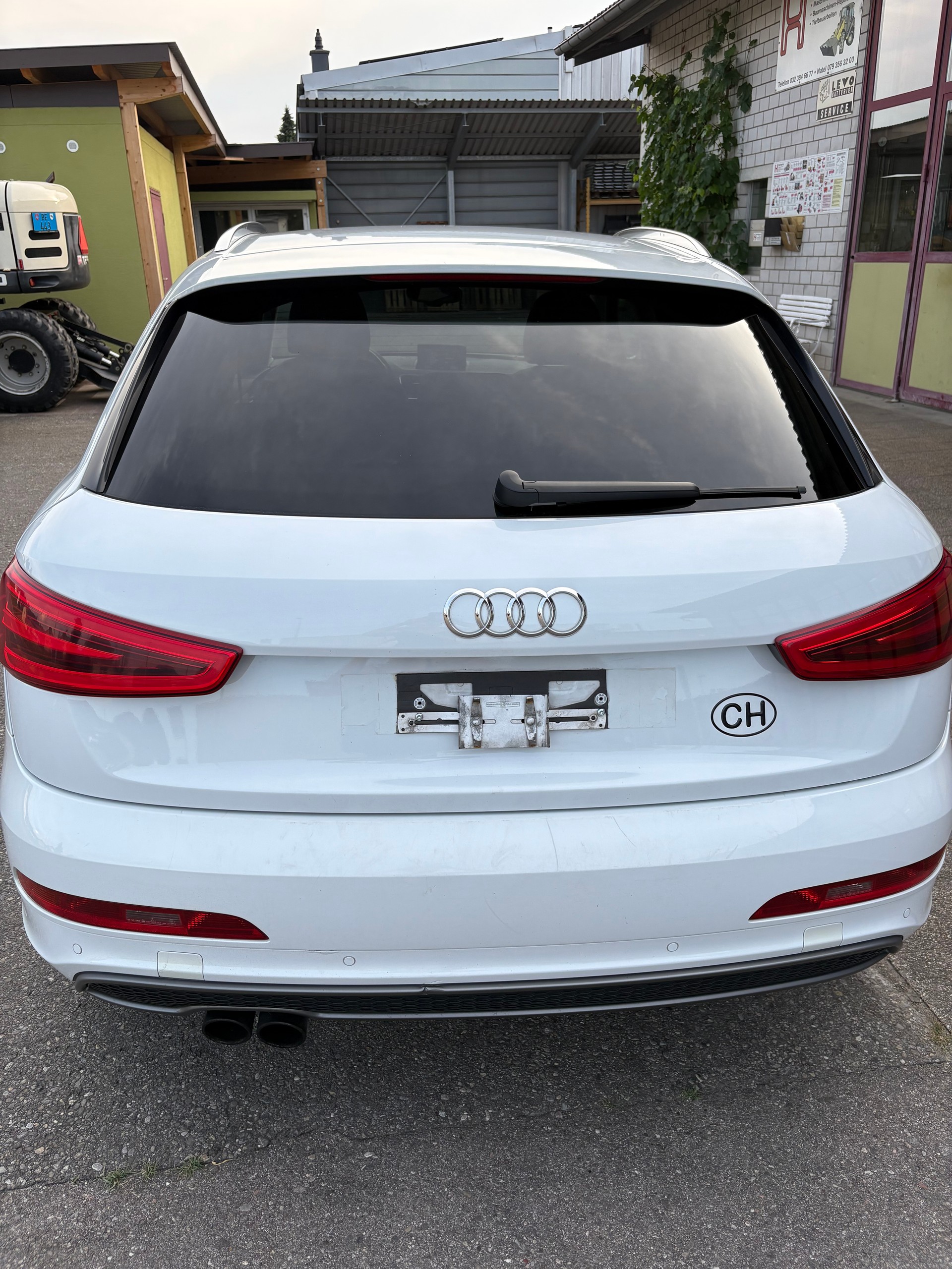 AUDI Q3 2.0 TFSI quattro S-Tronic-image-3
