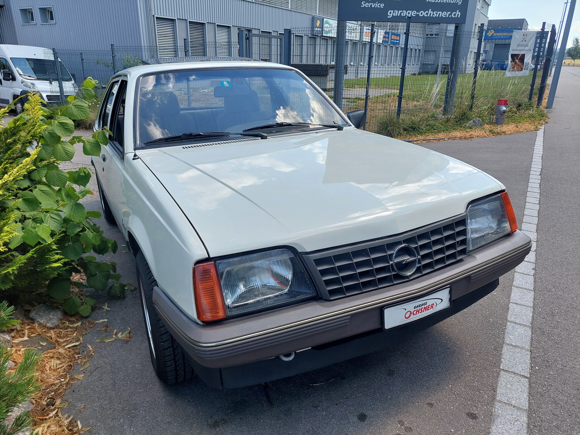 OPEL Ascona 1800i Sprint-image-1