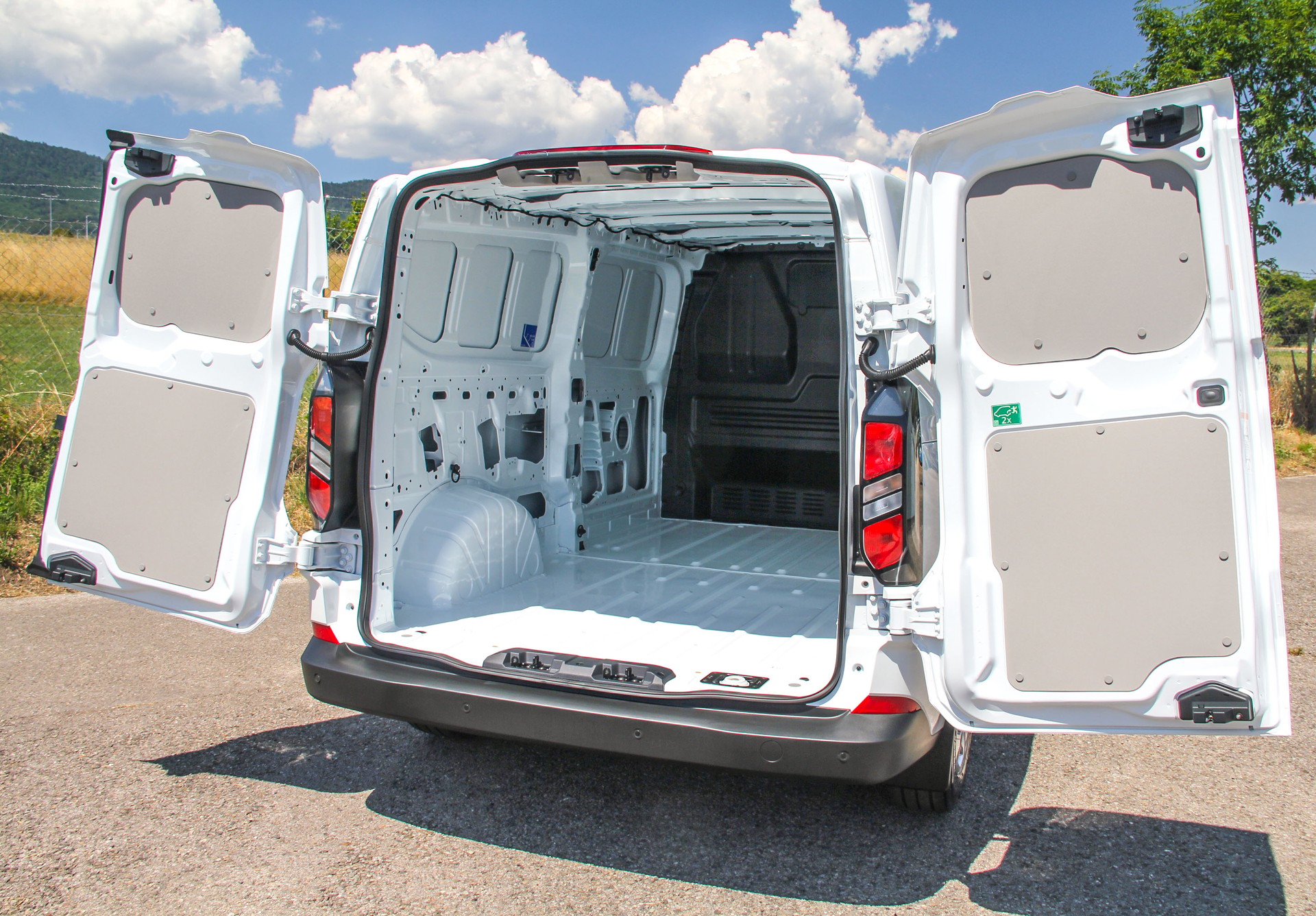 FORD Transit Custom Van 320 L2H1 Trend ⭐⭐⭐⭐⭐-image-14