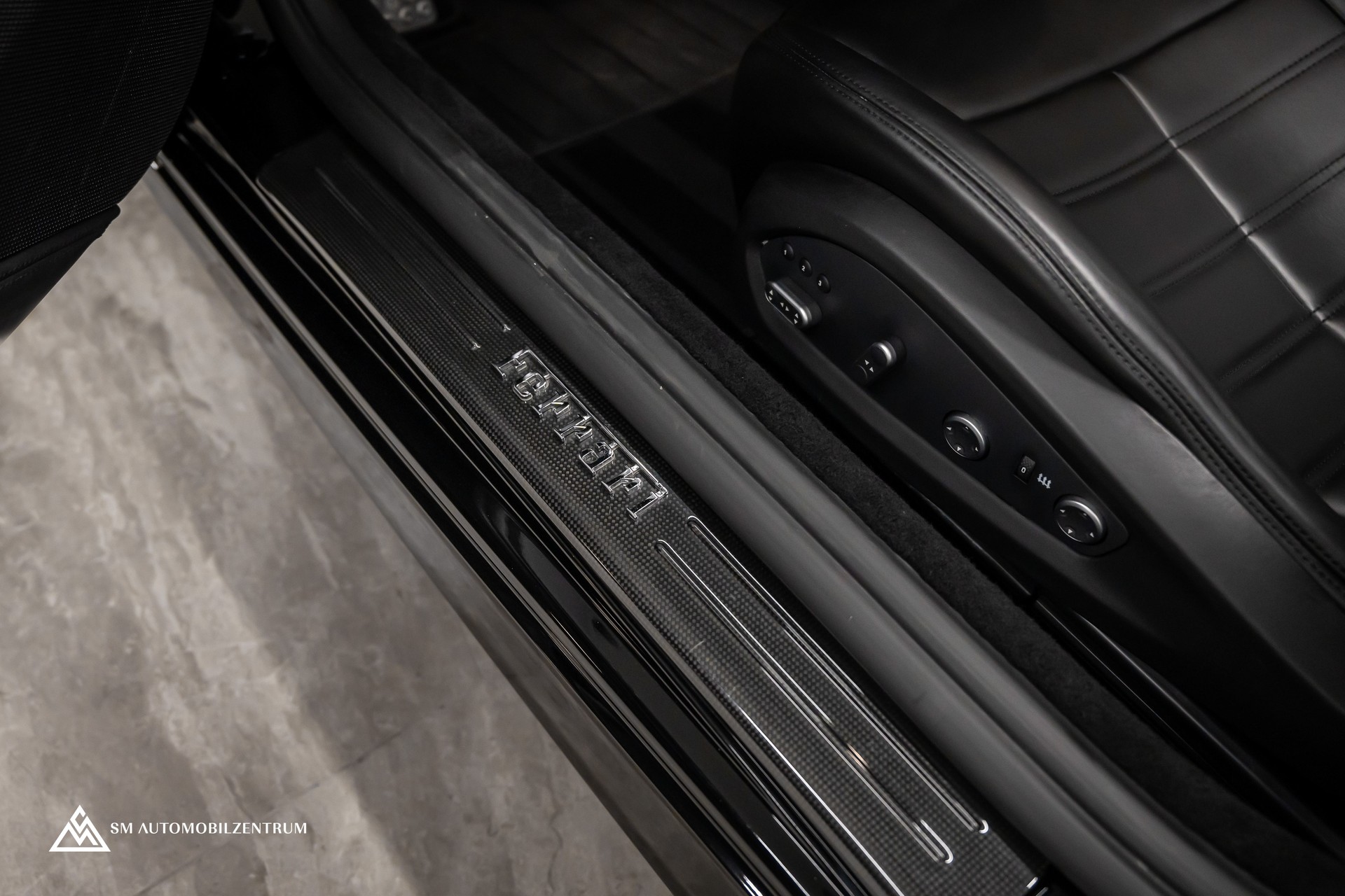 FERRARI California 3.9 V8 T / Carbon Interieur / Rückfahrkamera / Keramik Bremsen / Apple Carplay-image-19