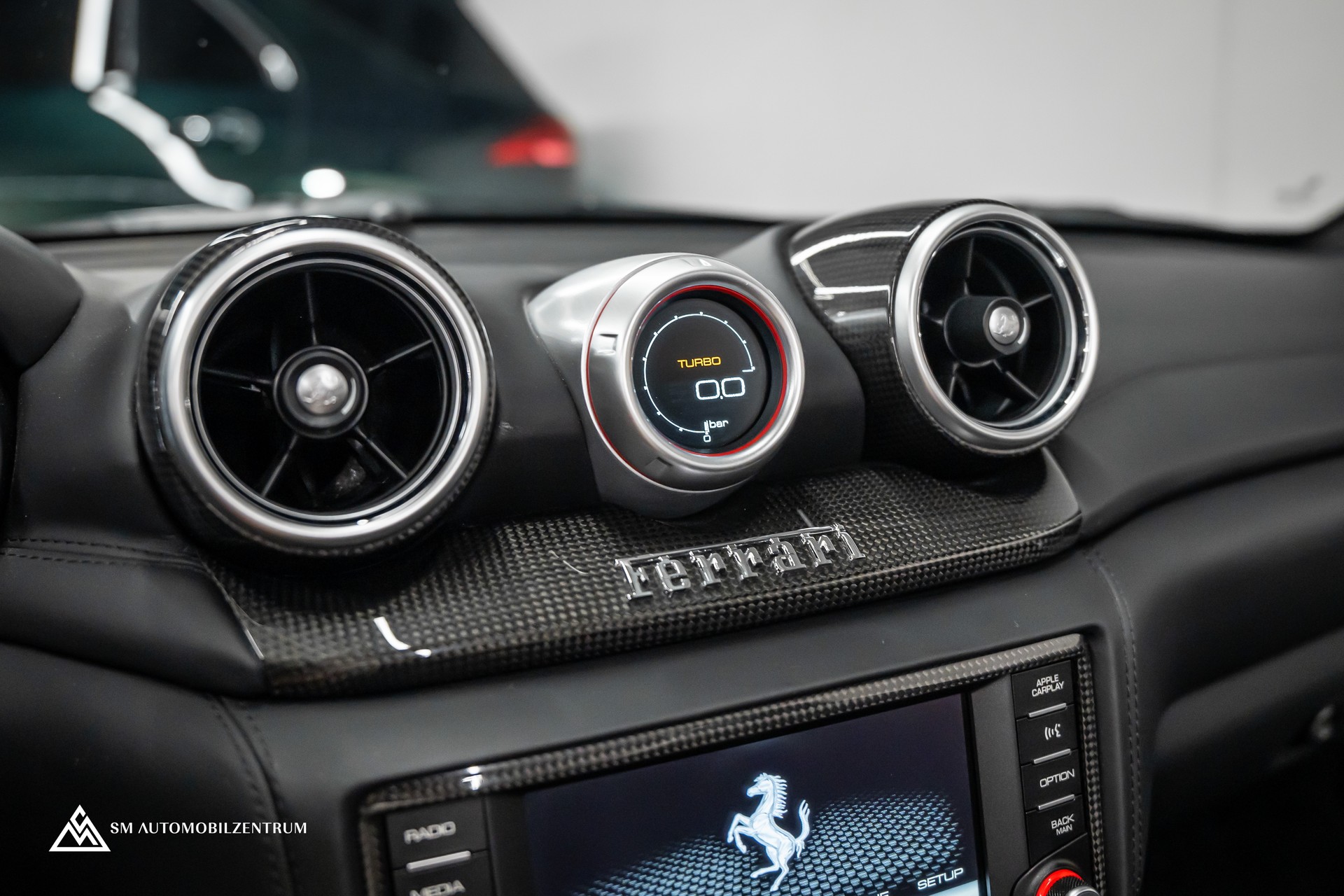 FERRARI California 3.9 V8 T / Carbon Interieur / Rückfahrkamera / Keramik Bremsen / Apple Carplay-image-24